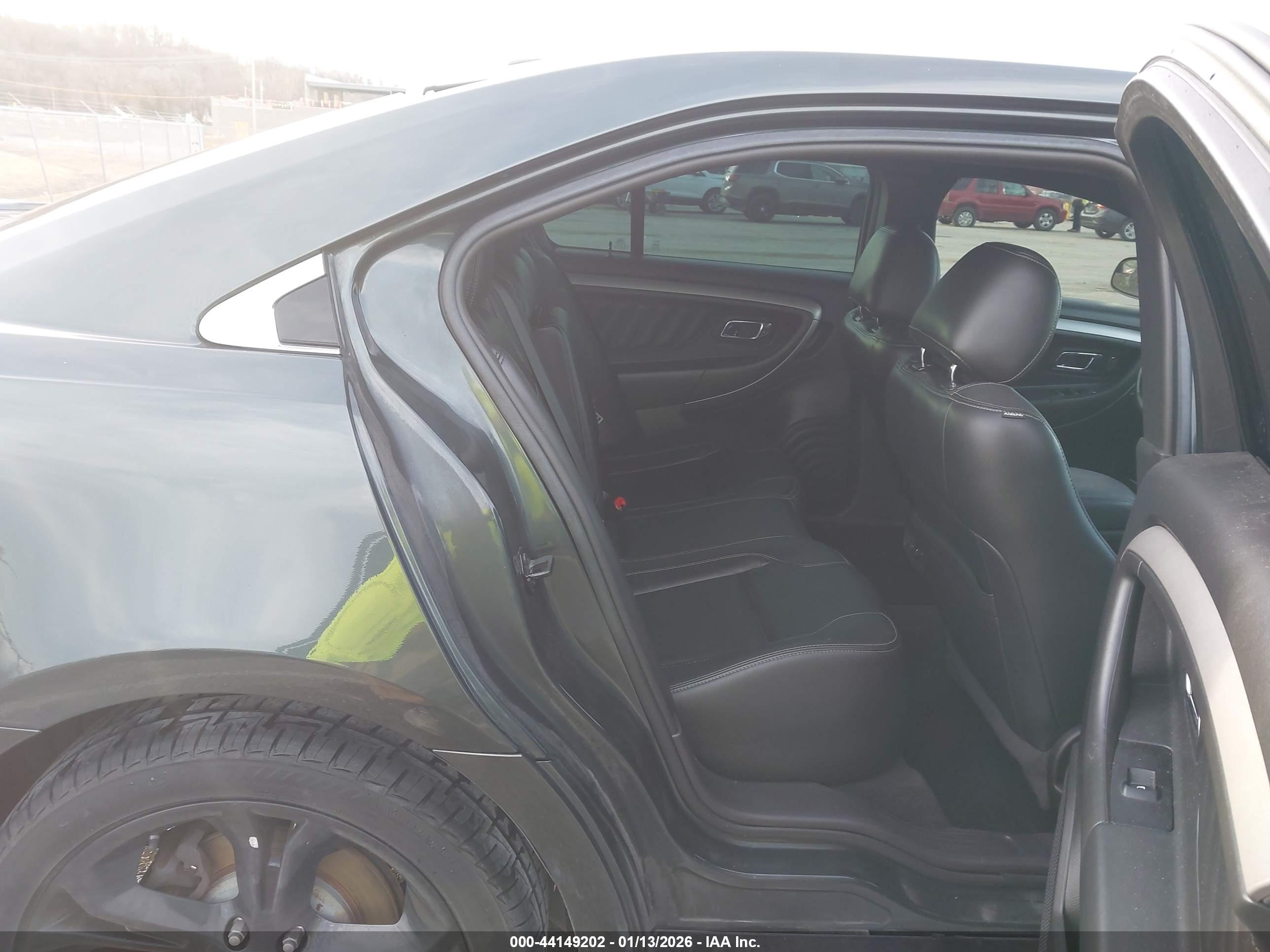 FORD TAURUS image 8