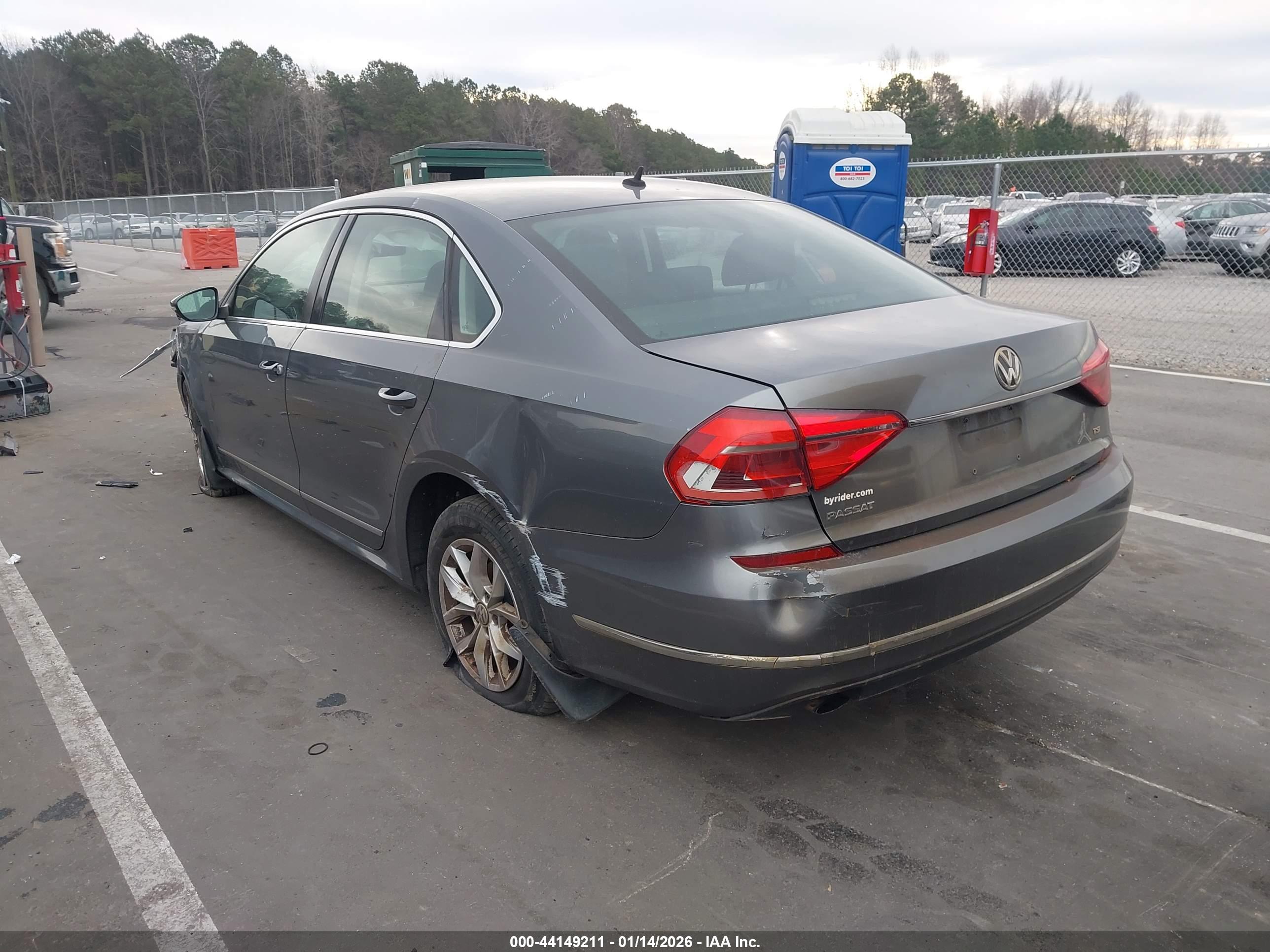 VOLKSWAGEN PASSAT image 3