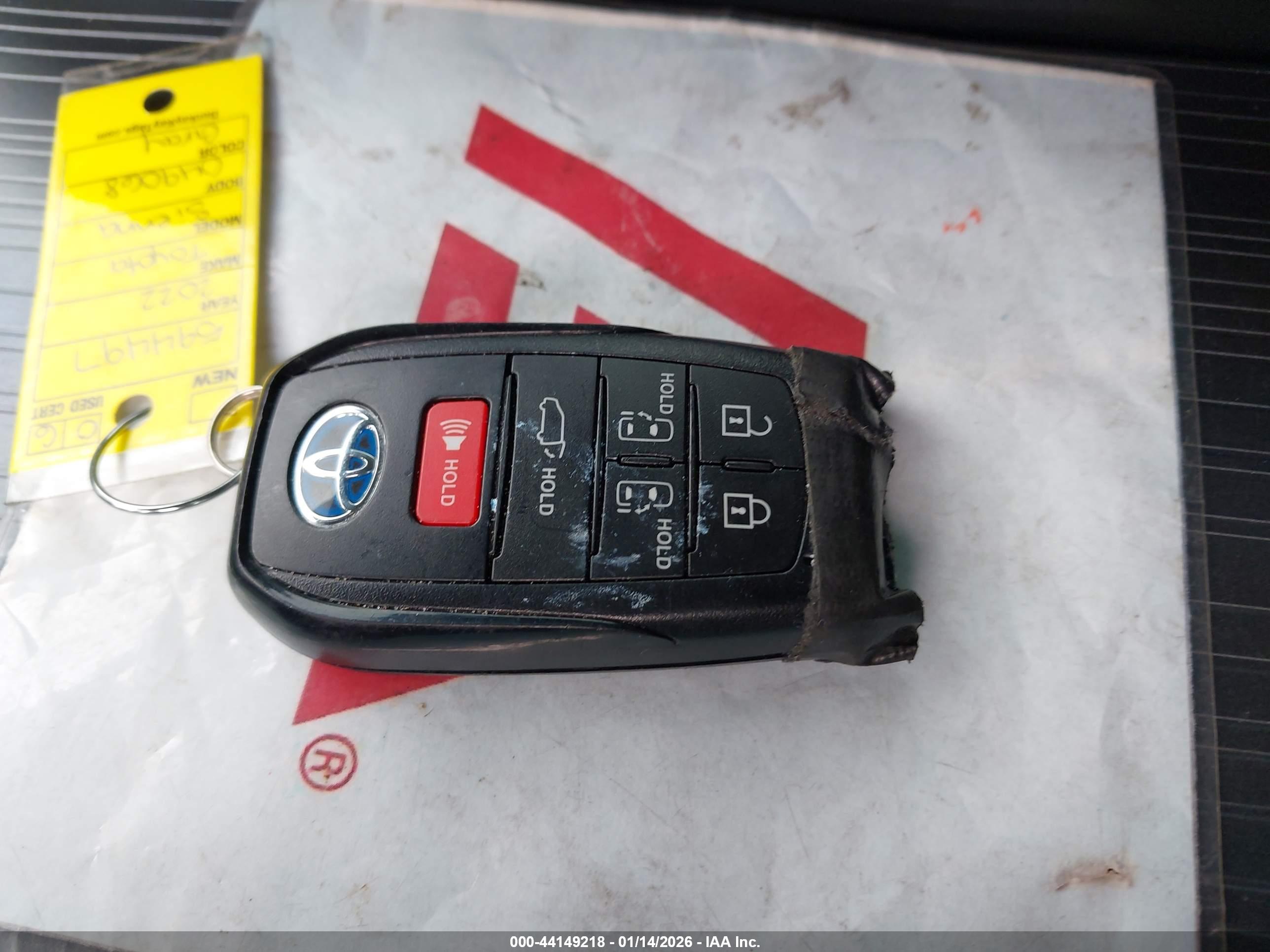 TOYOTA SIENNA image 11