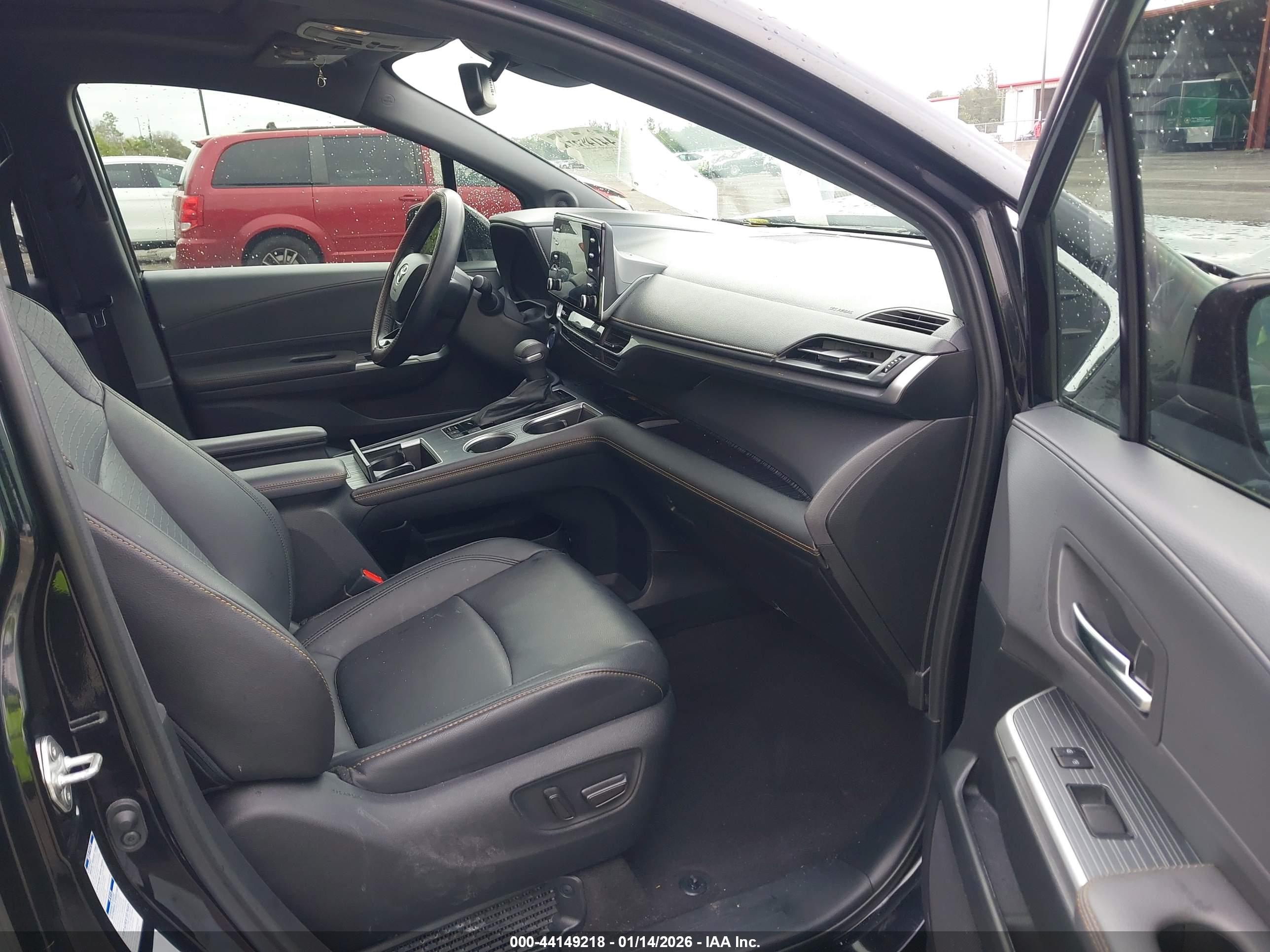 TOYOTA SIENNA image 5