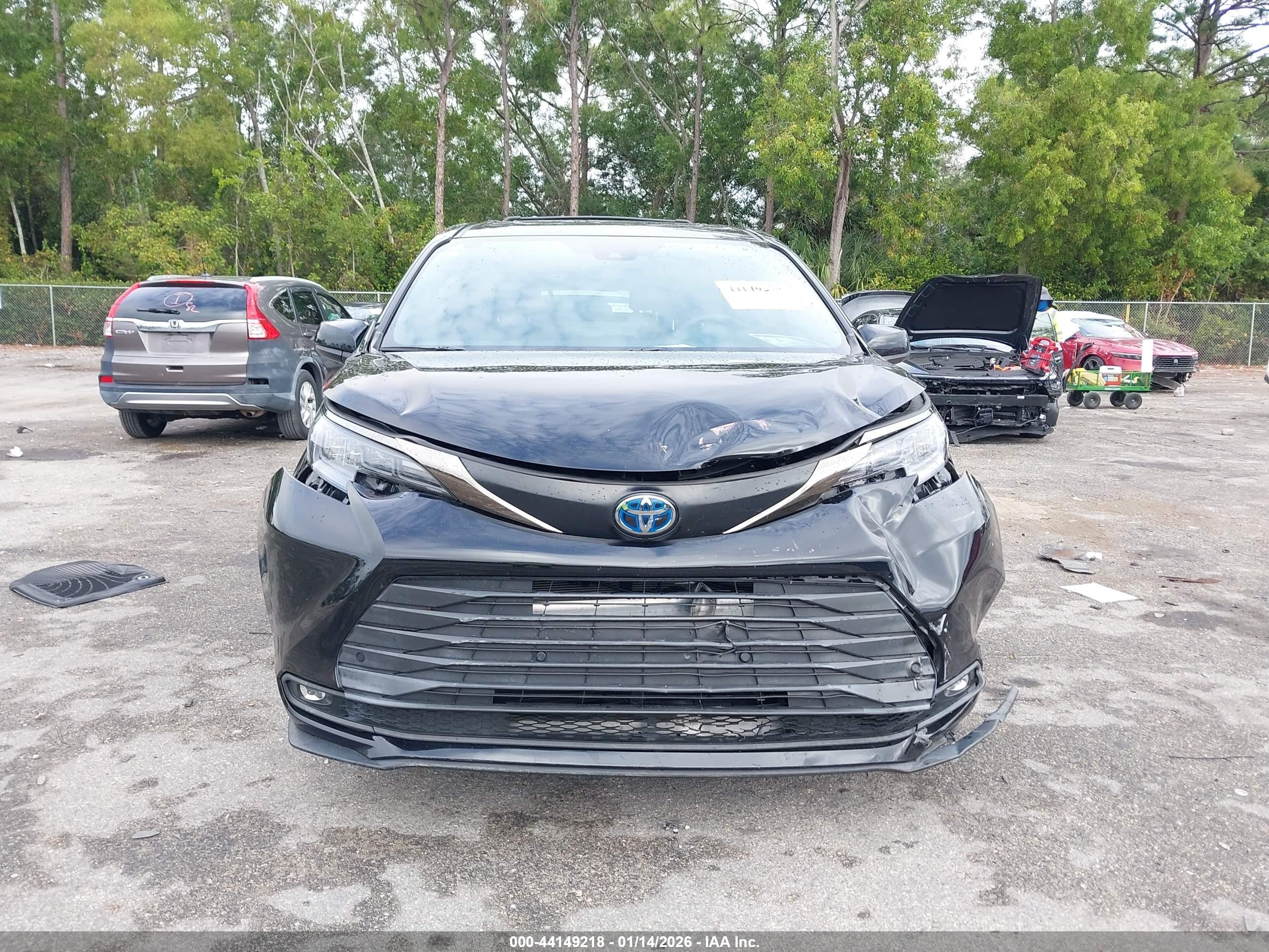 TOYOTA SIENNA image 6