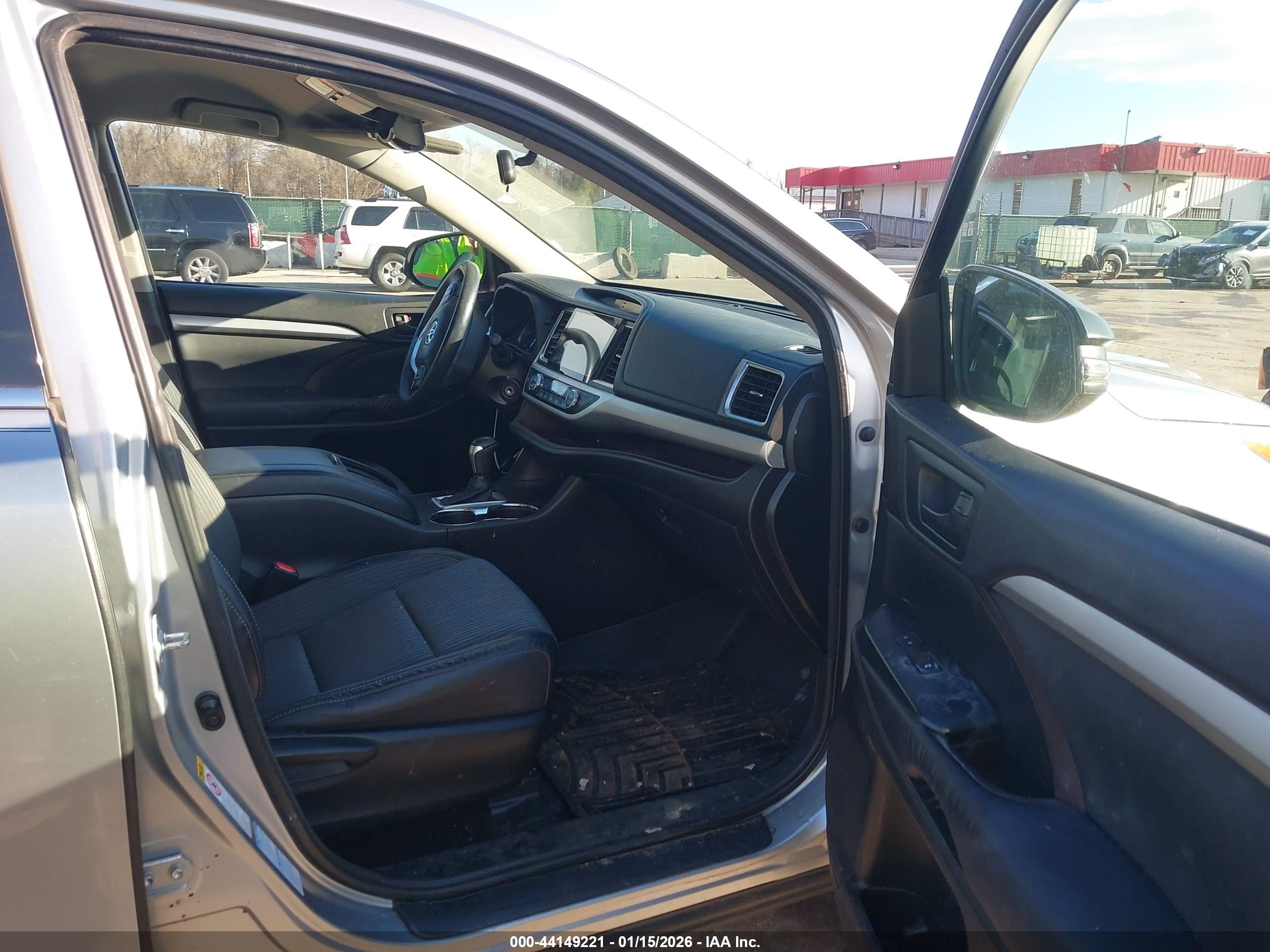 TOYOTA HIGHLANDER image 5