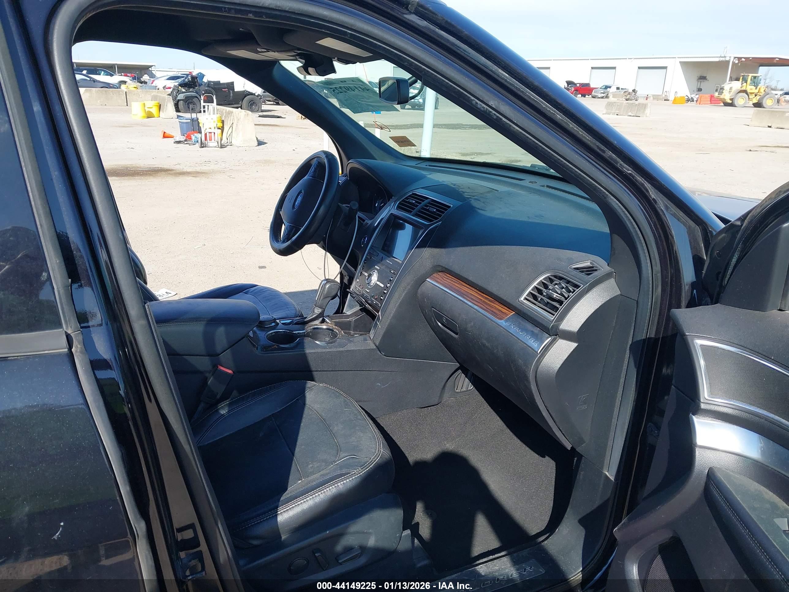 FORD EXPLORER image 5