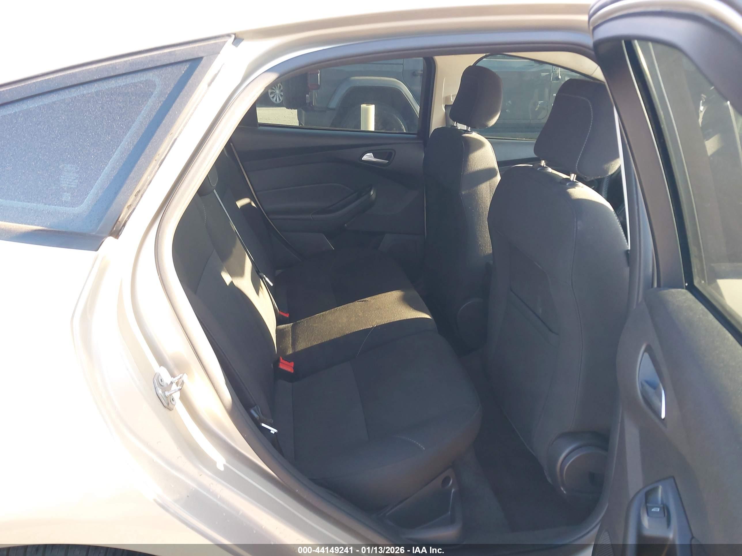 FORD FOCUS image 8