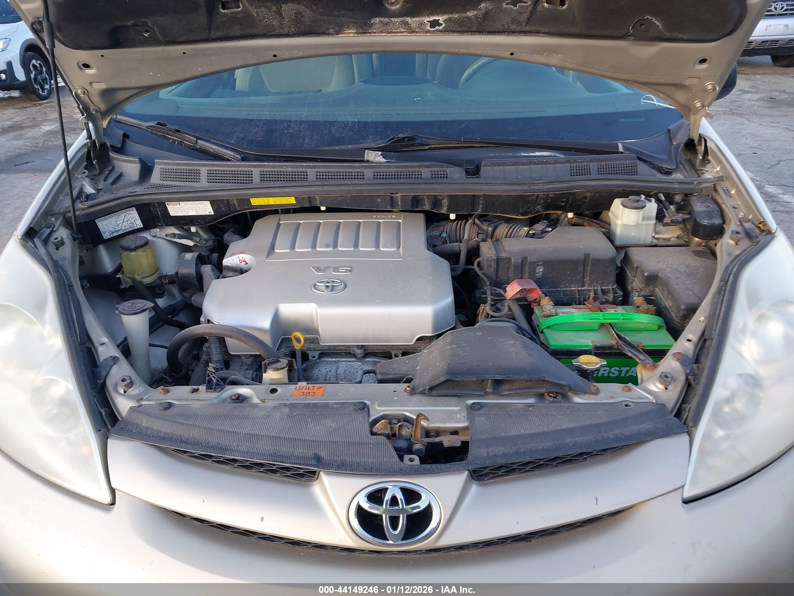 TOYOTA SIENNA image 10