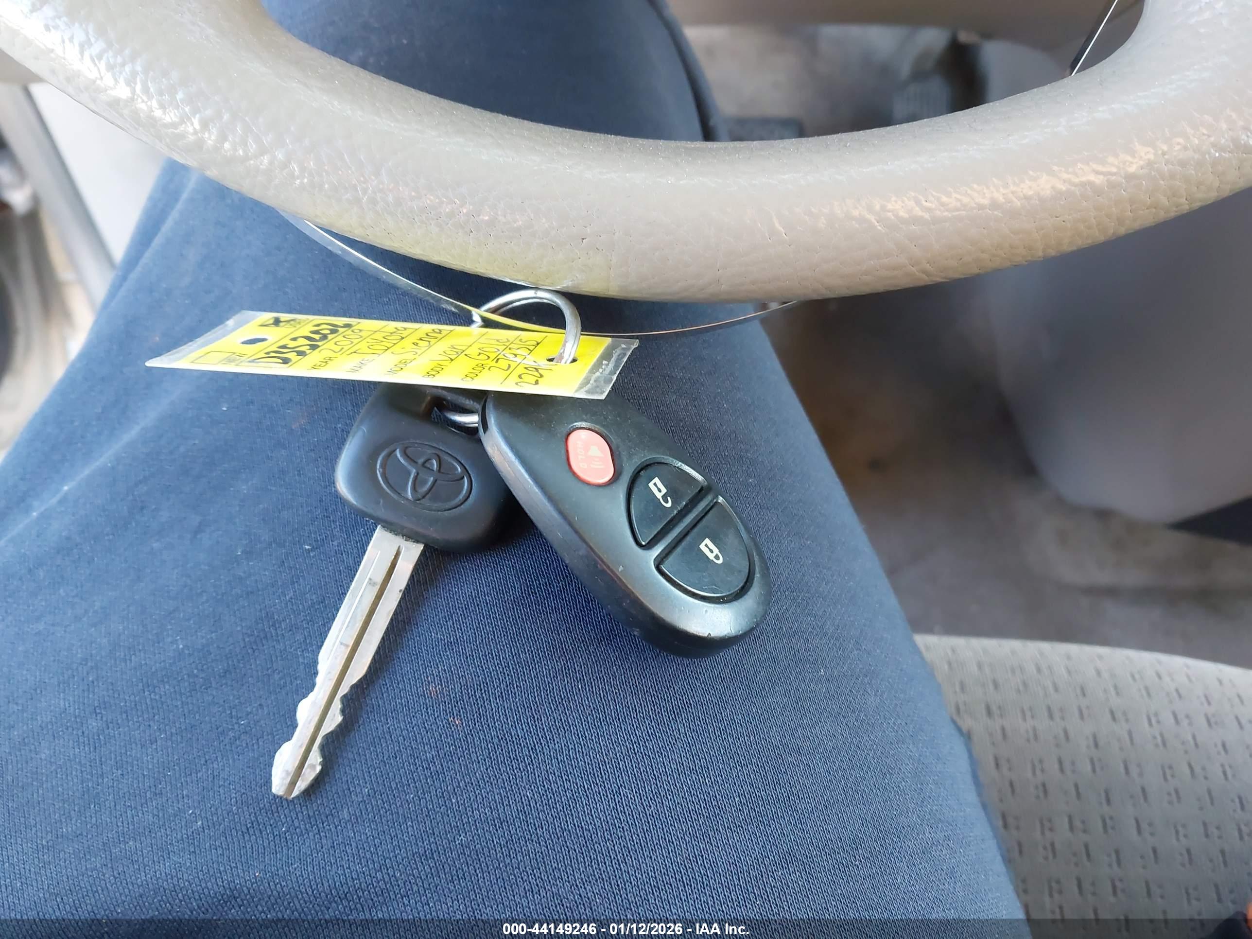 TOYOTA SIENNA image 11