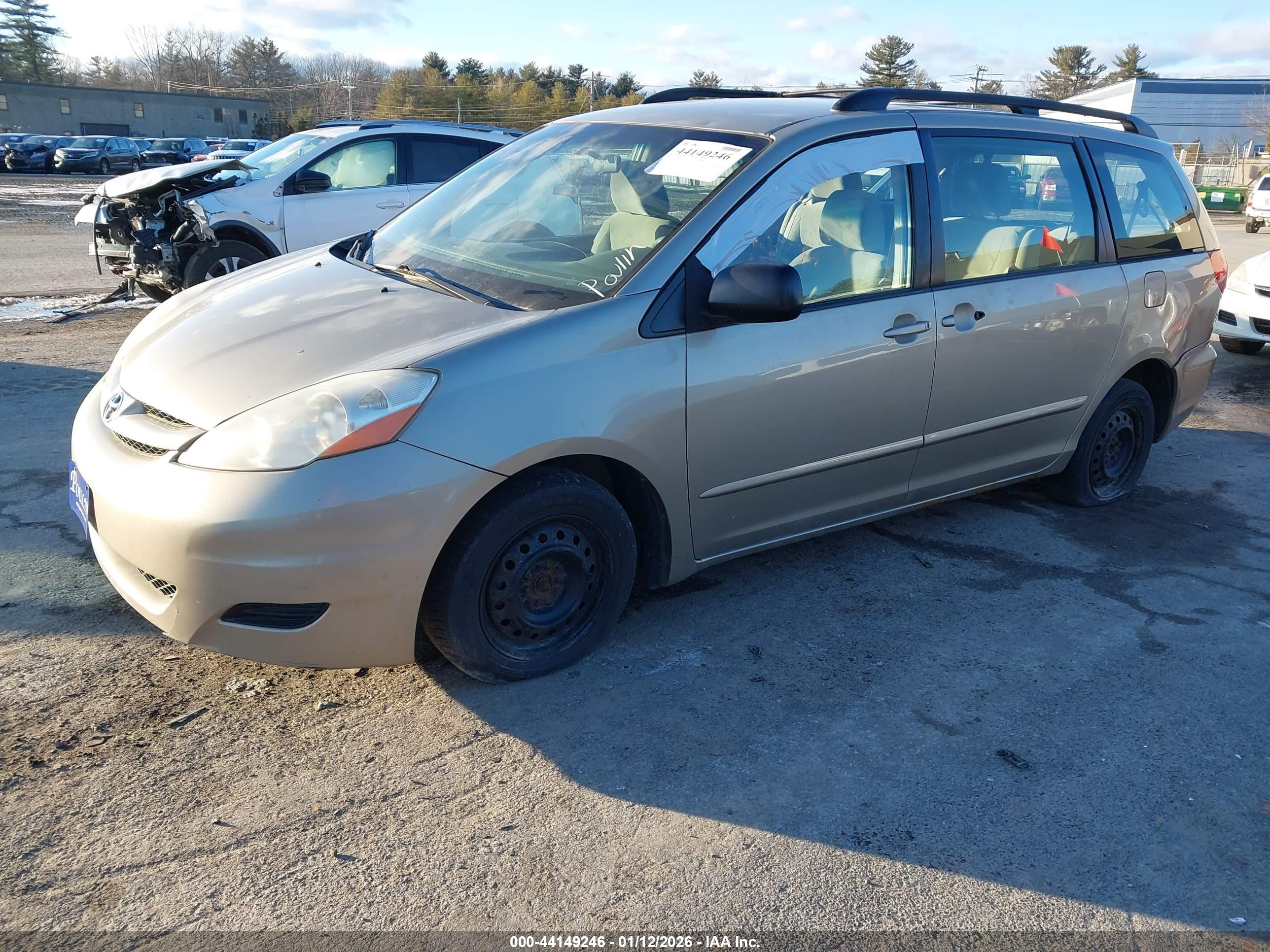 TOYOTA SIENNA image 2