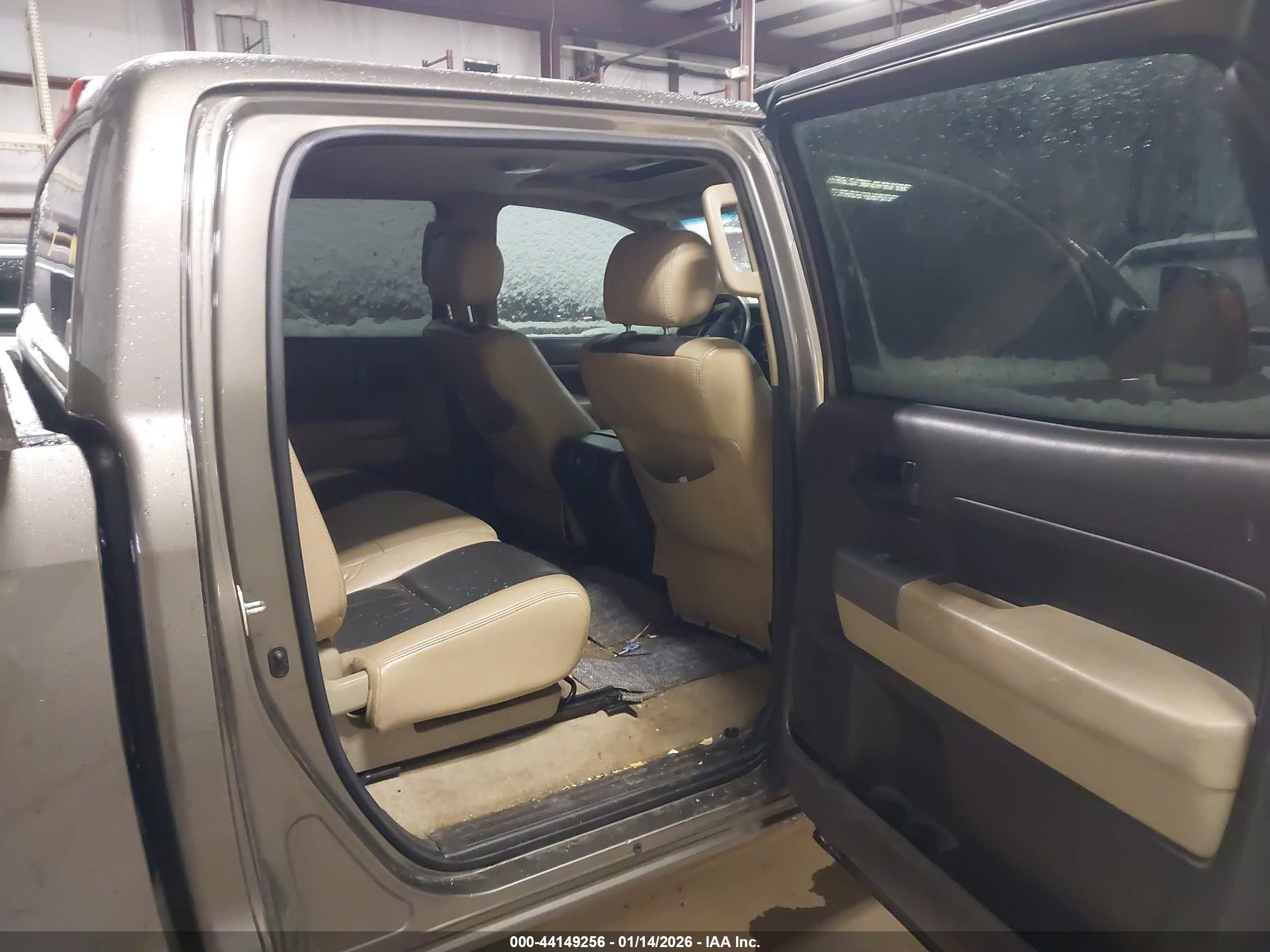 TOYOTA TUNDRA image 8