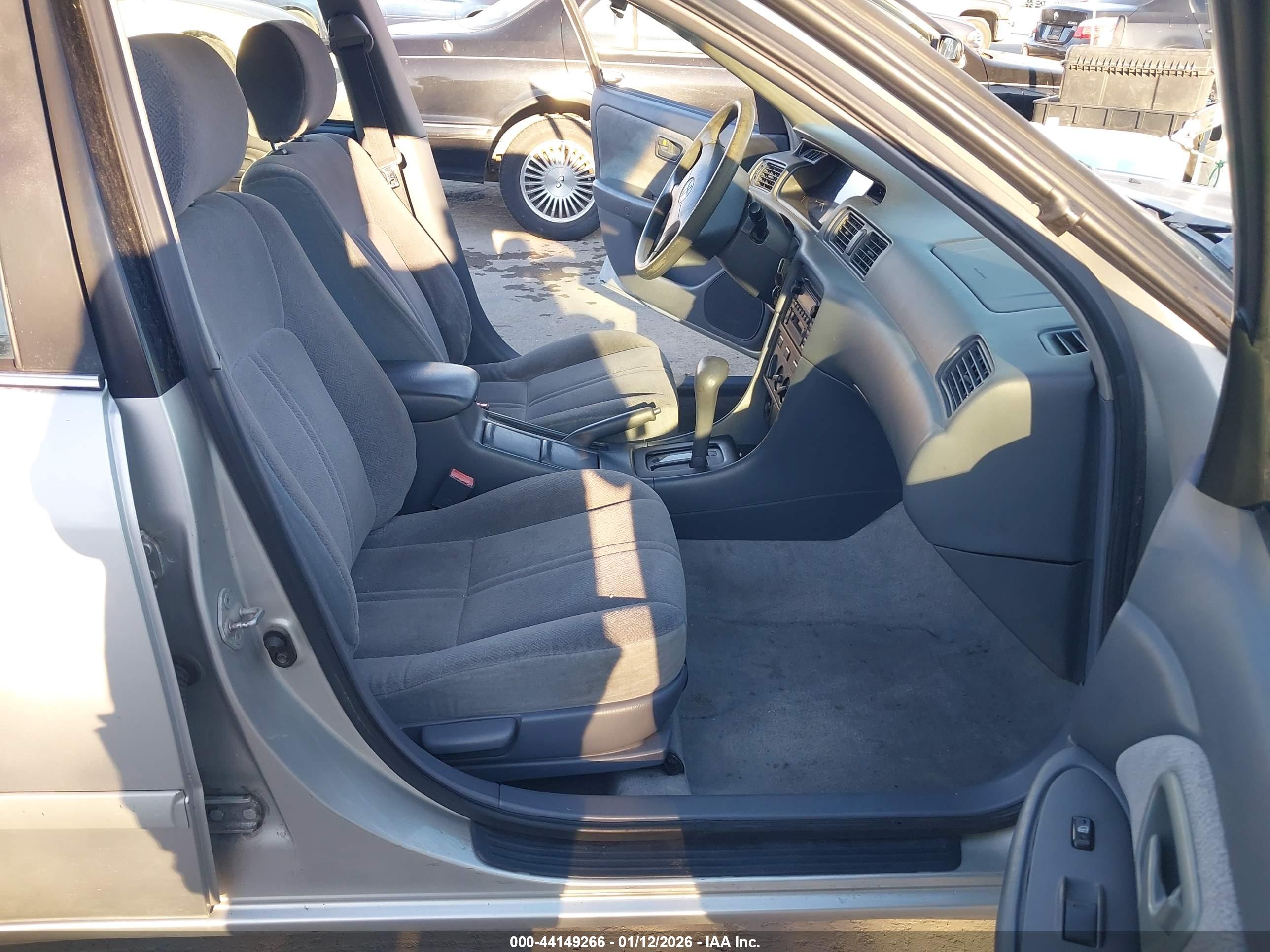 TOYOTA CAMRY image 5
