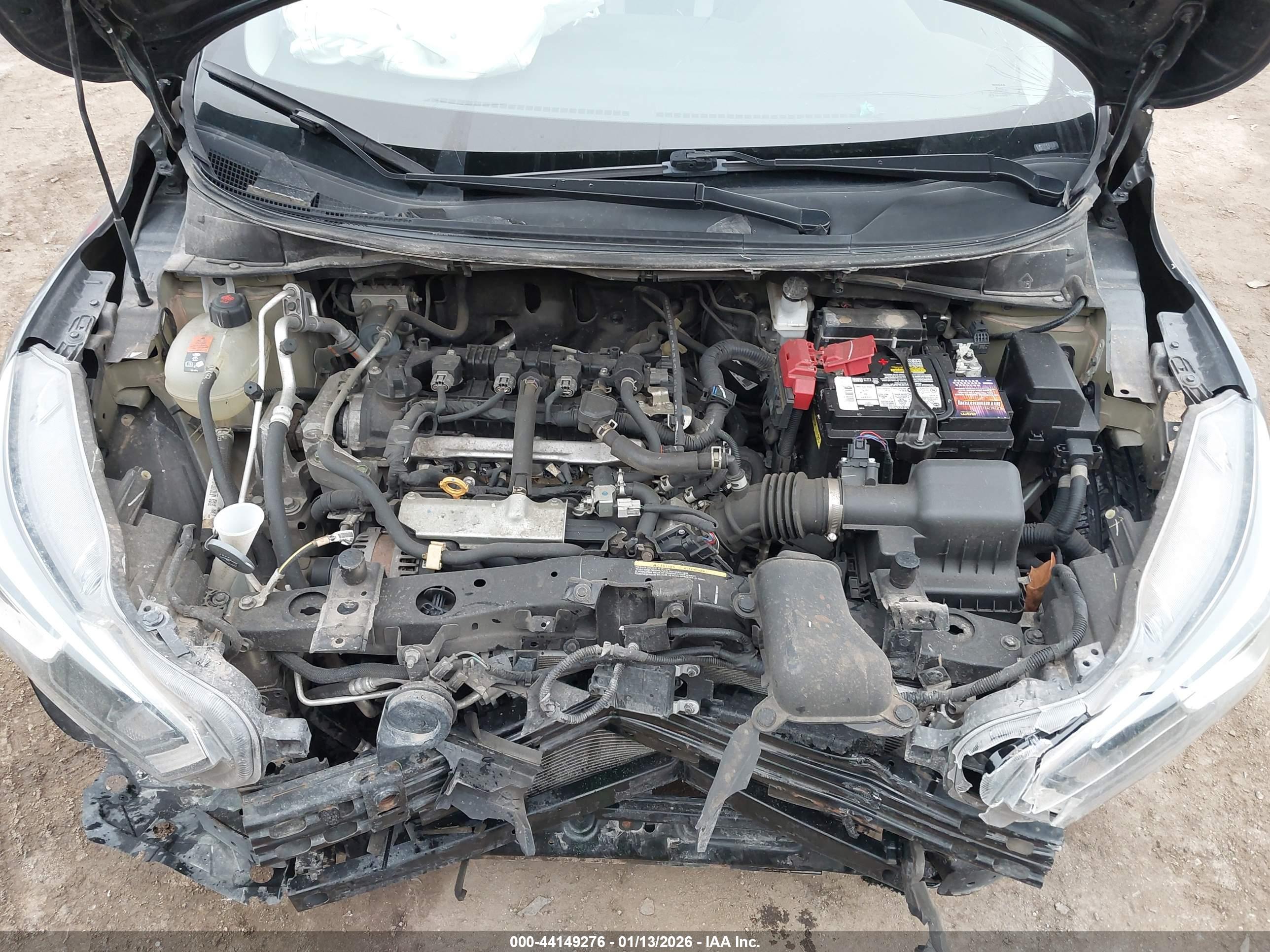 NISSAN VERSA image 10