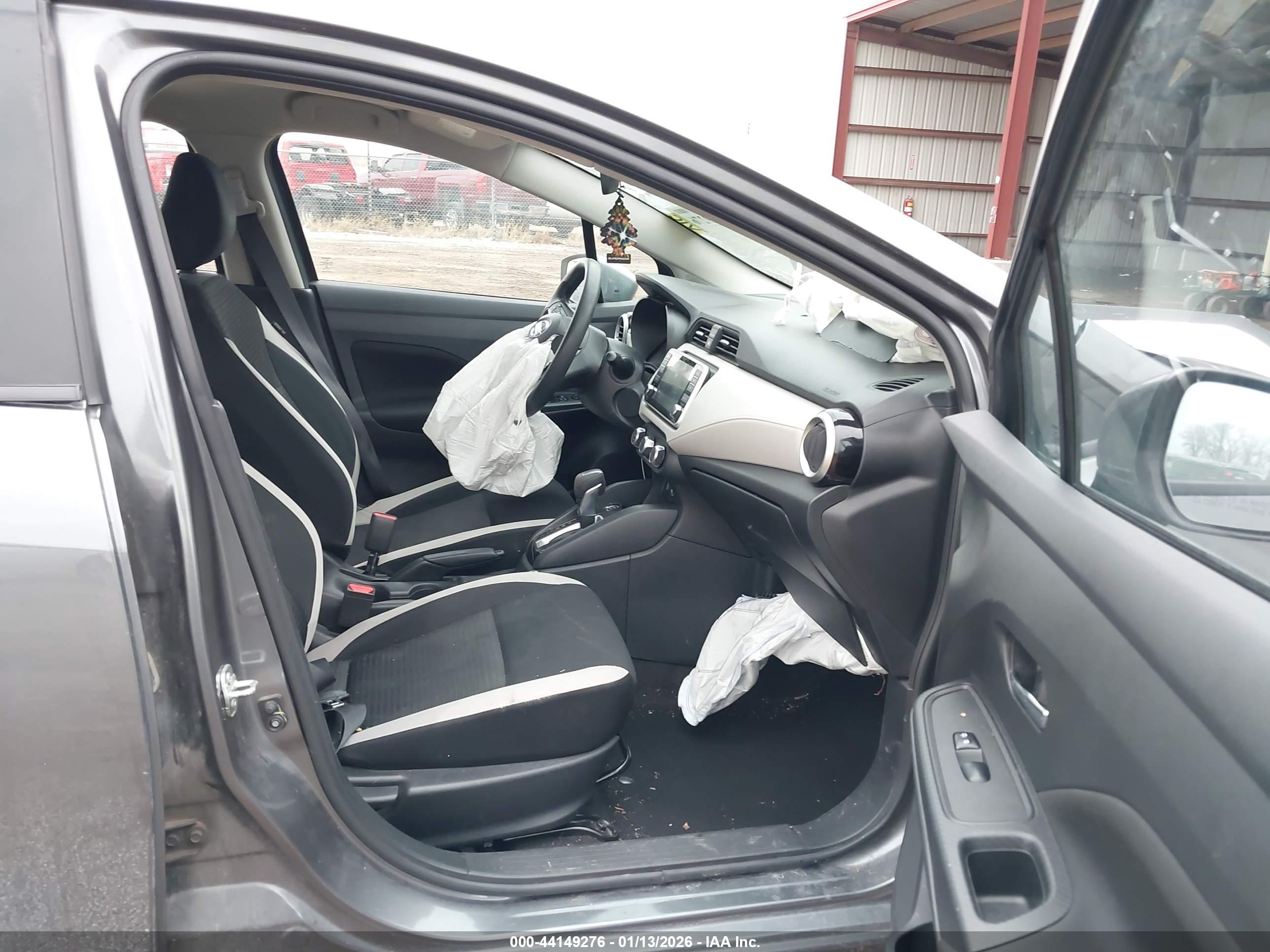 NISSAN VERSA image 5