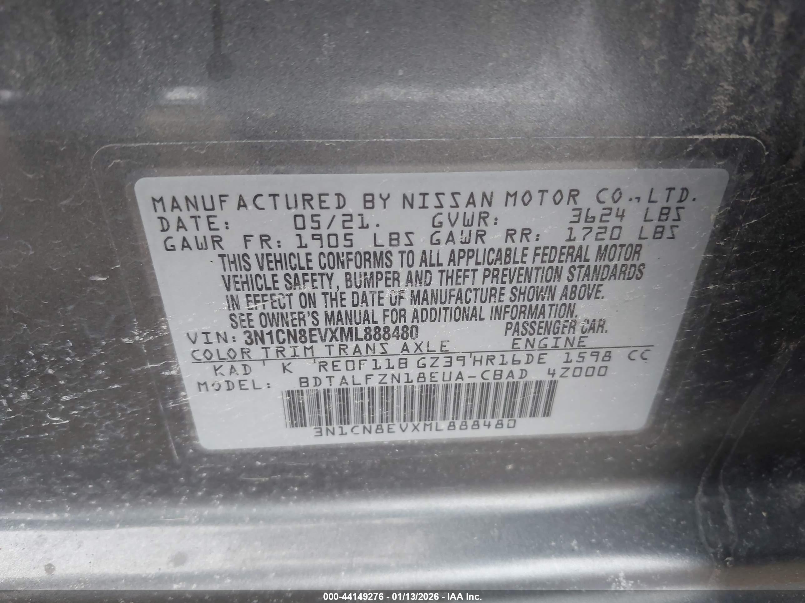 NISSAN VERSA image 9