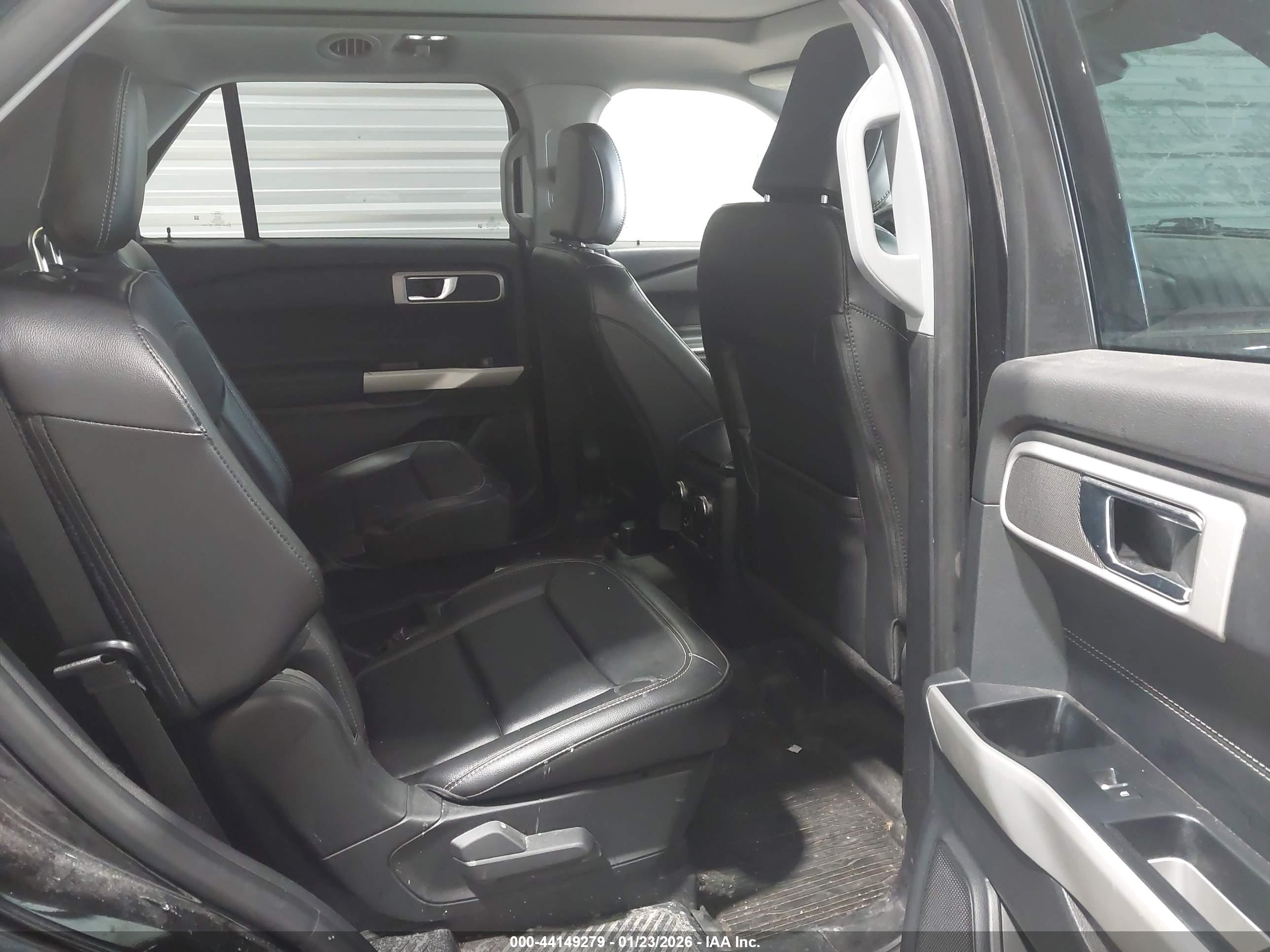 FORD EXPLORER image 8