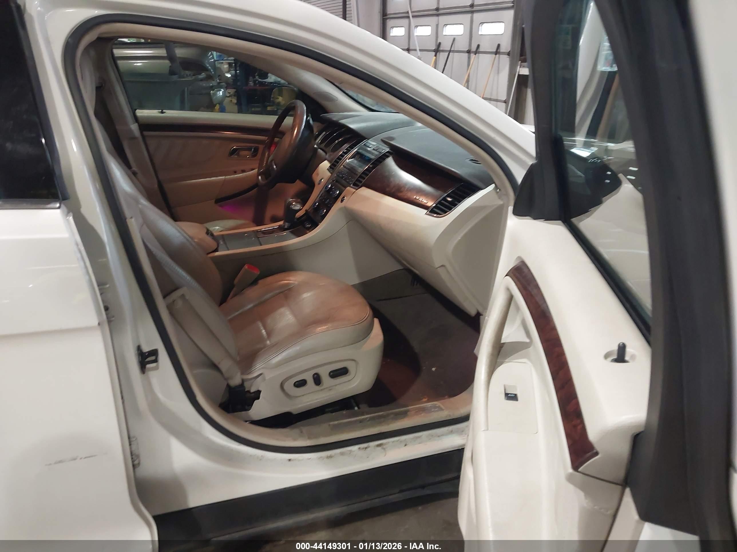 FORD TAURUS image 5