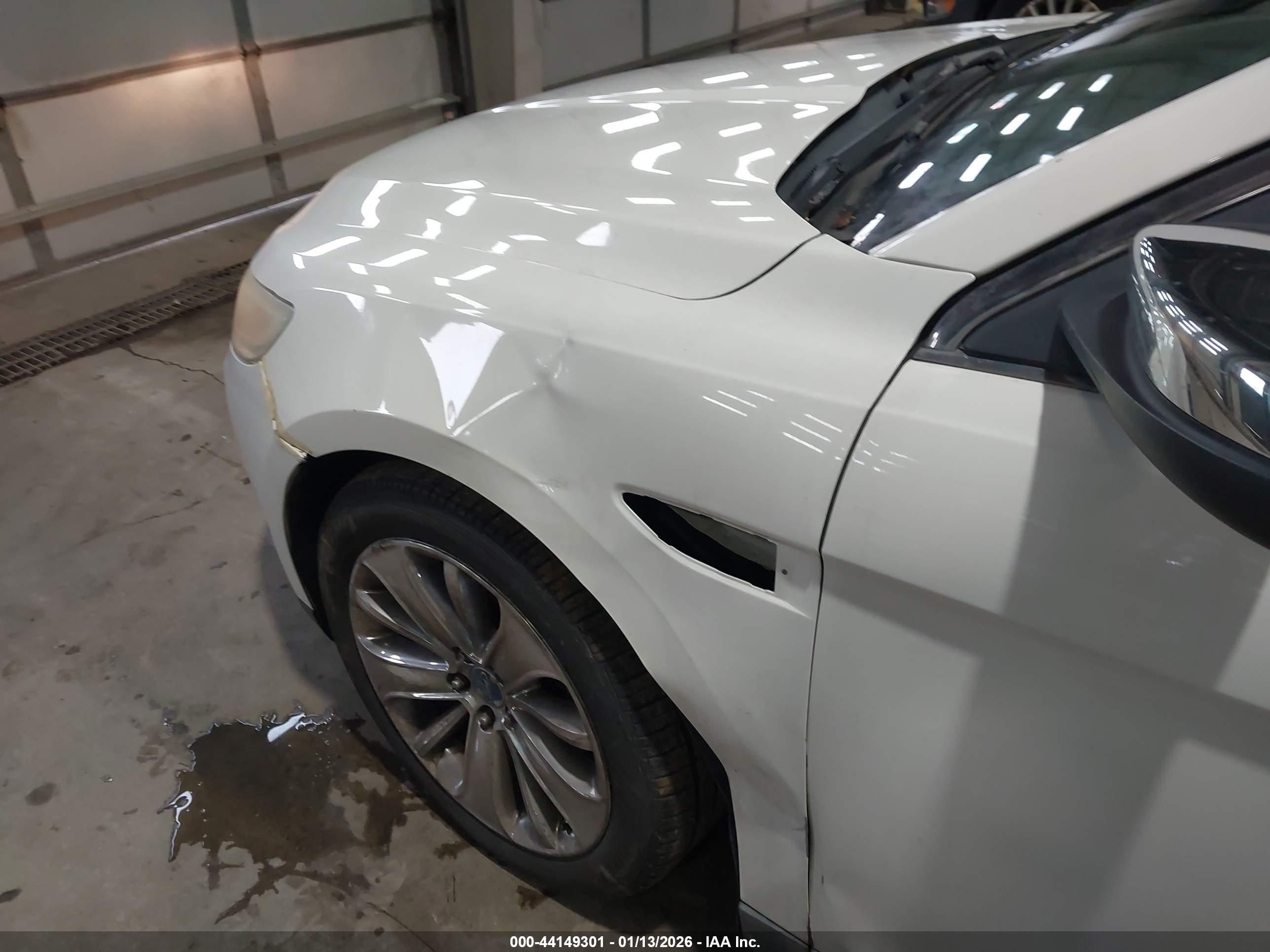 FORD TAURUS image 6
