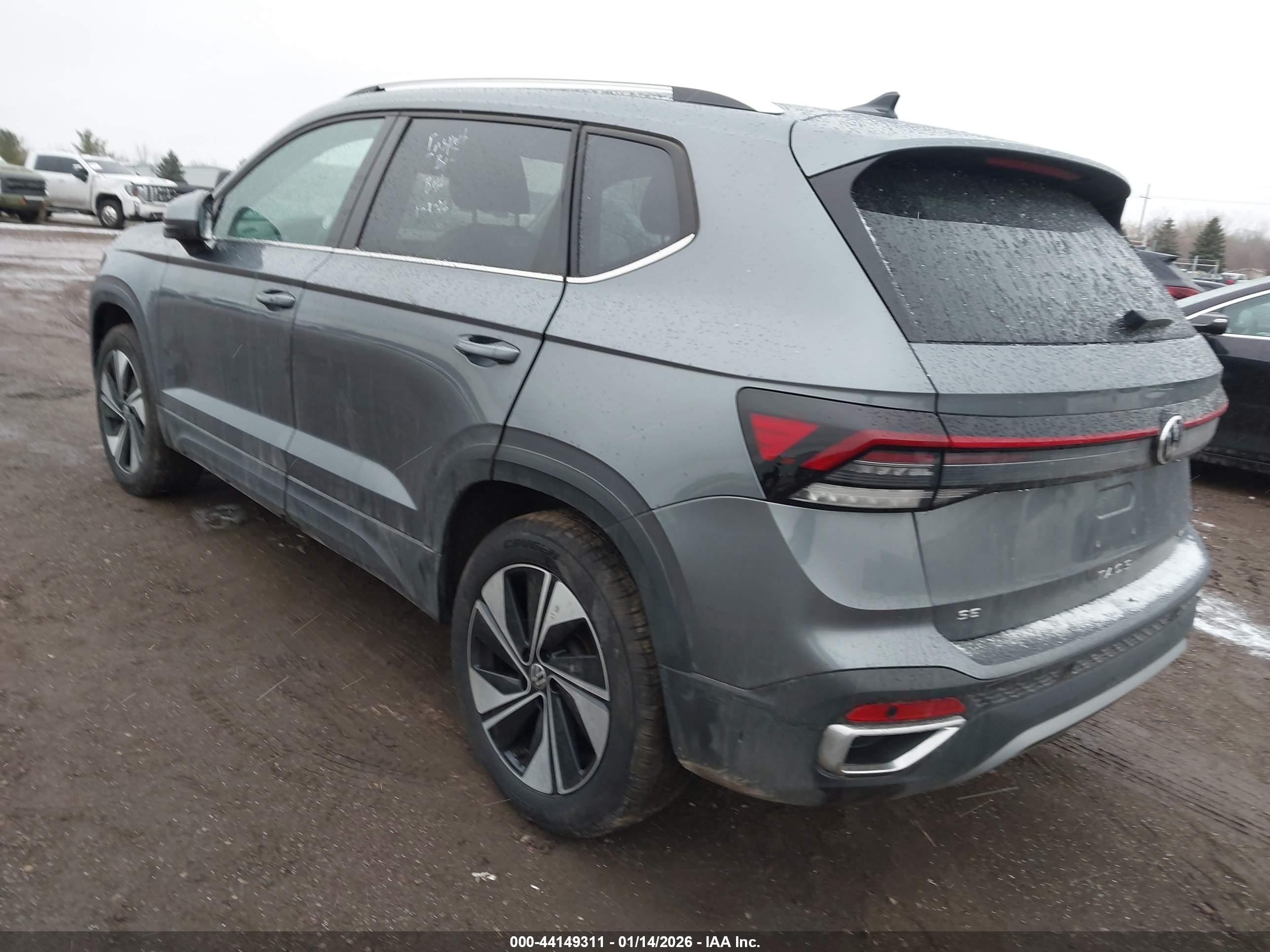VOLKSWAGEN TAOS image 3