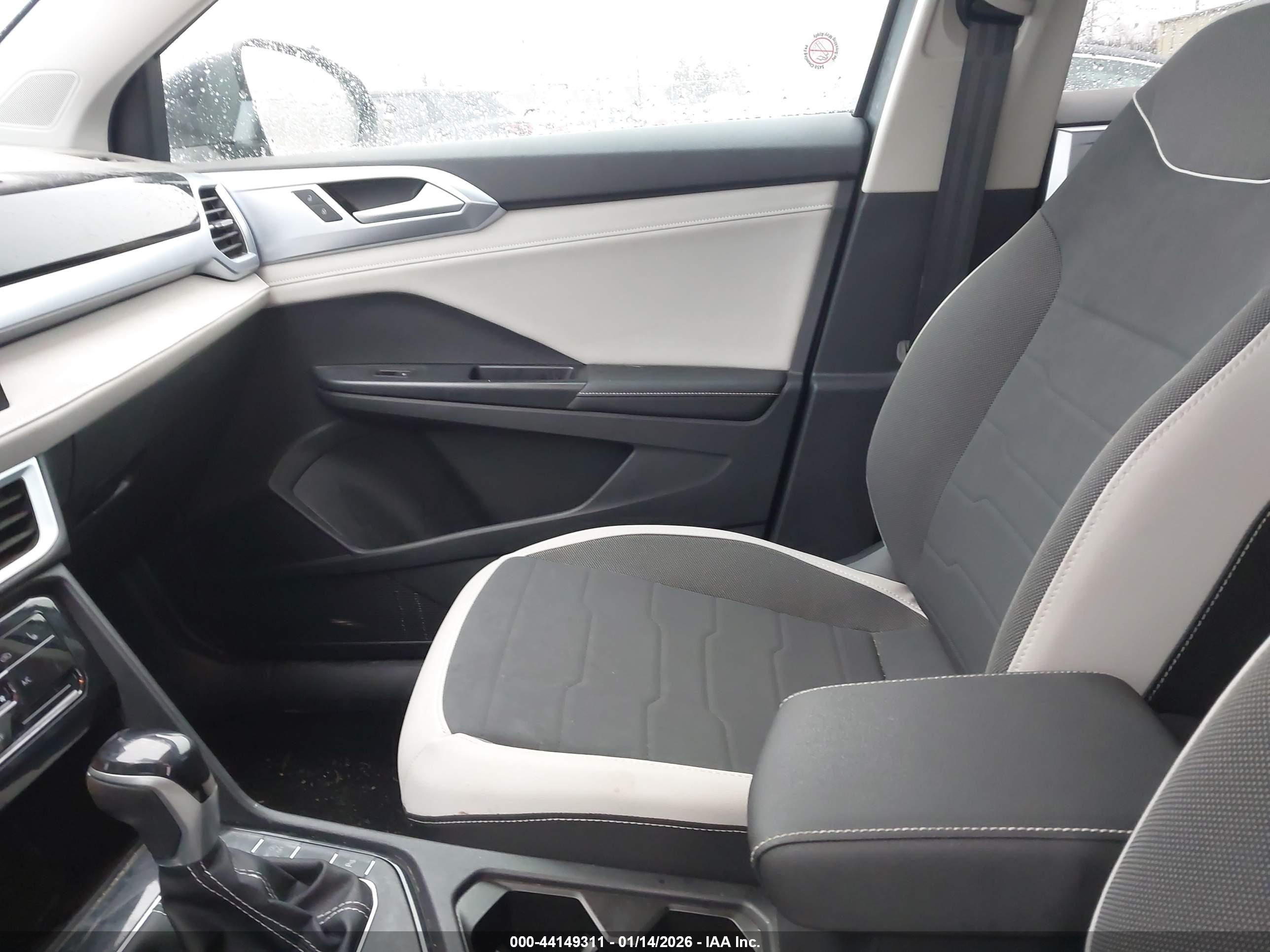 VOLKSWAGEN TAOS image 5