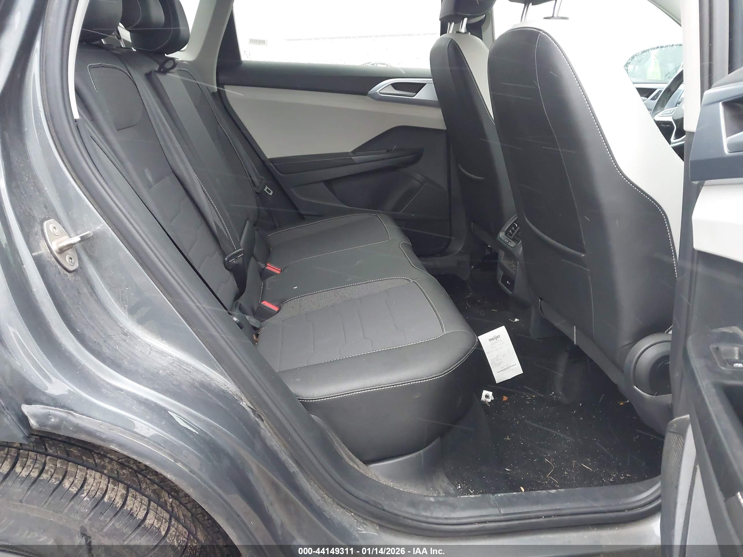 VOLKSWAGEN TAOS image 8