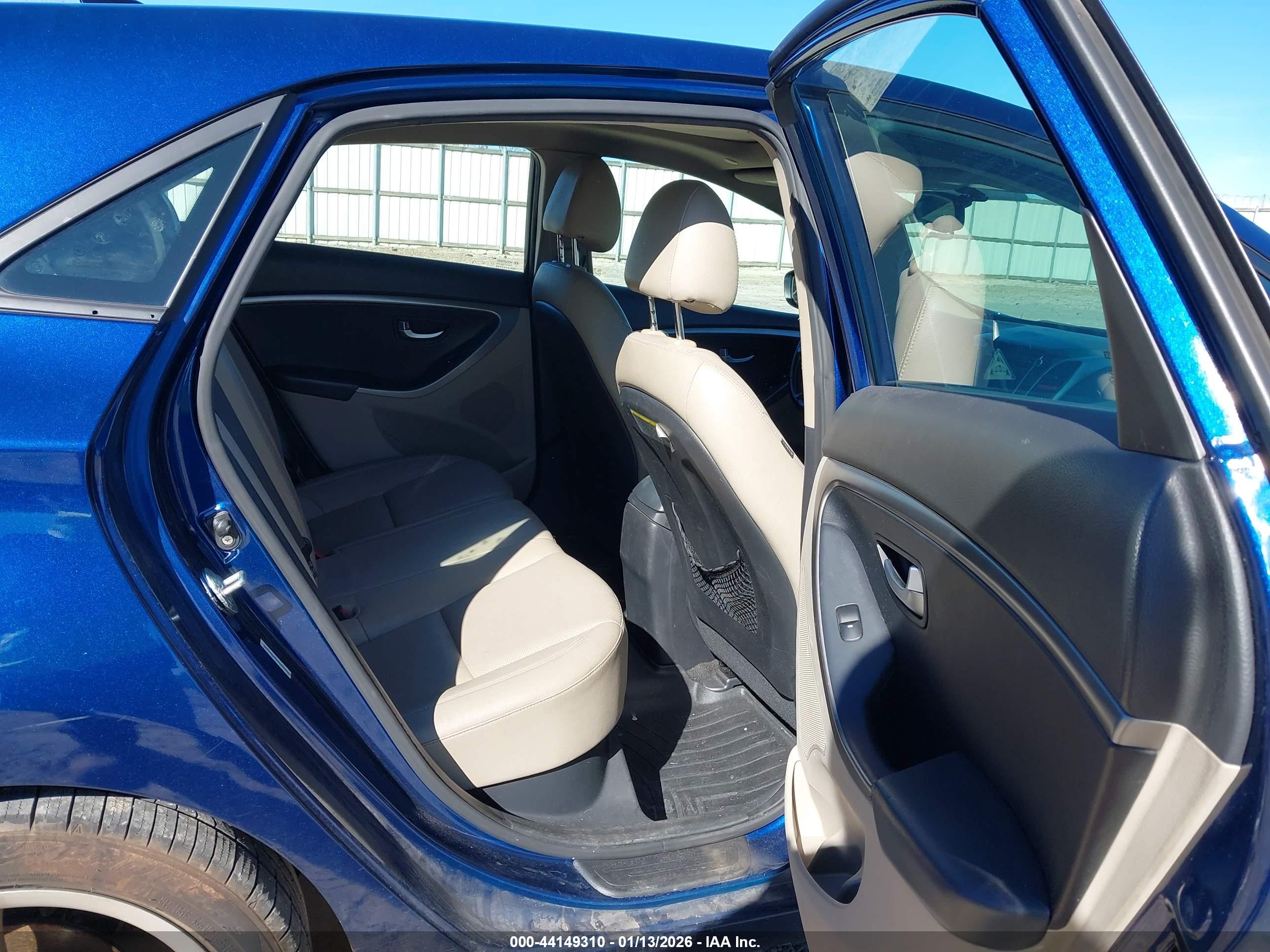 HYUNDAI ELANTRA image 8