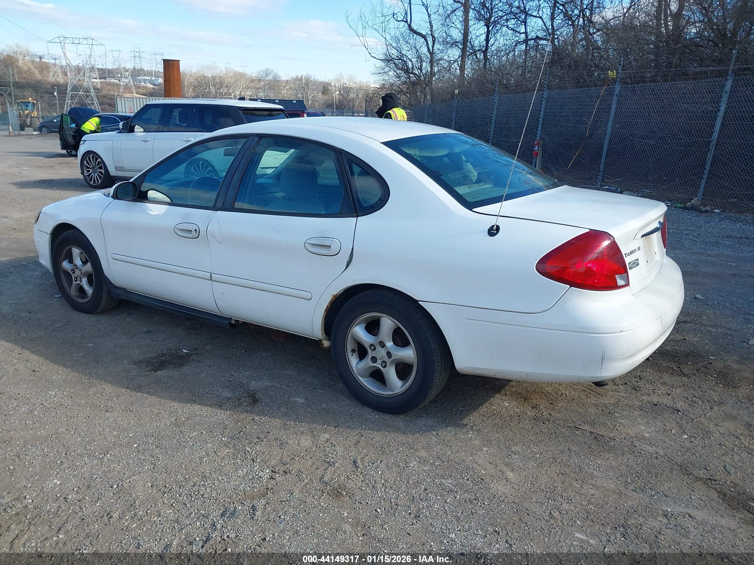 FORD TAURUS image 3