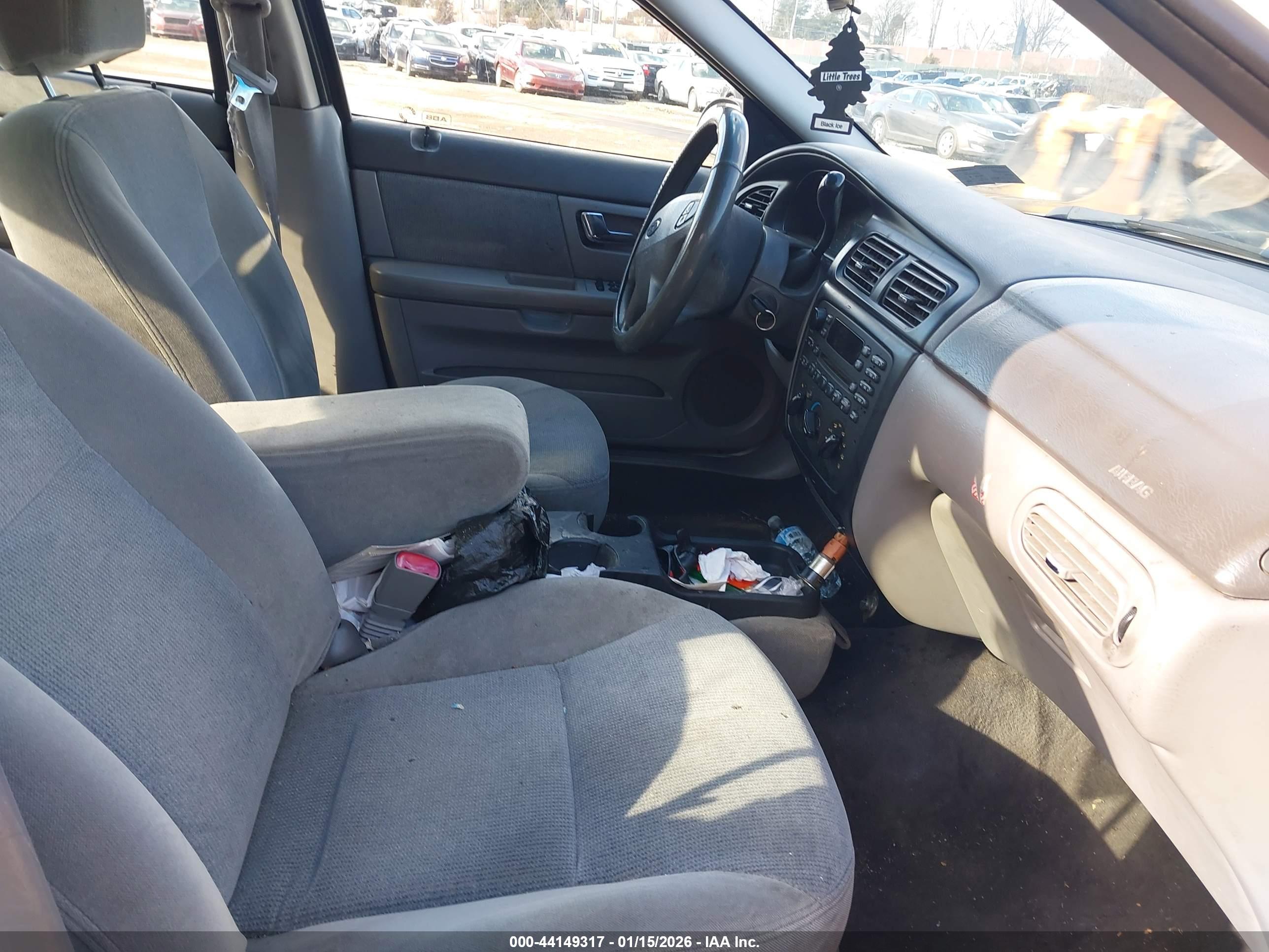 FORD TAURUS image 5