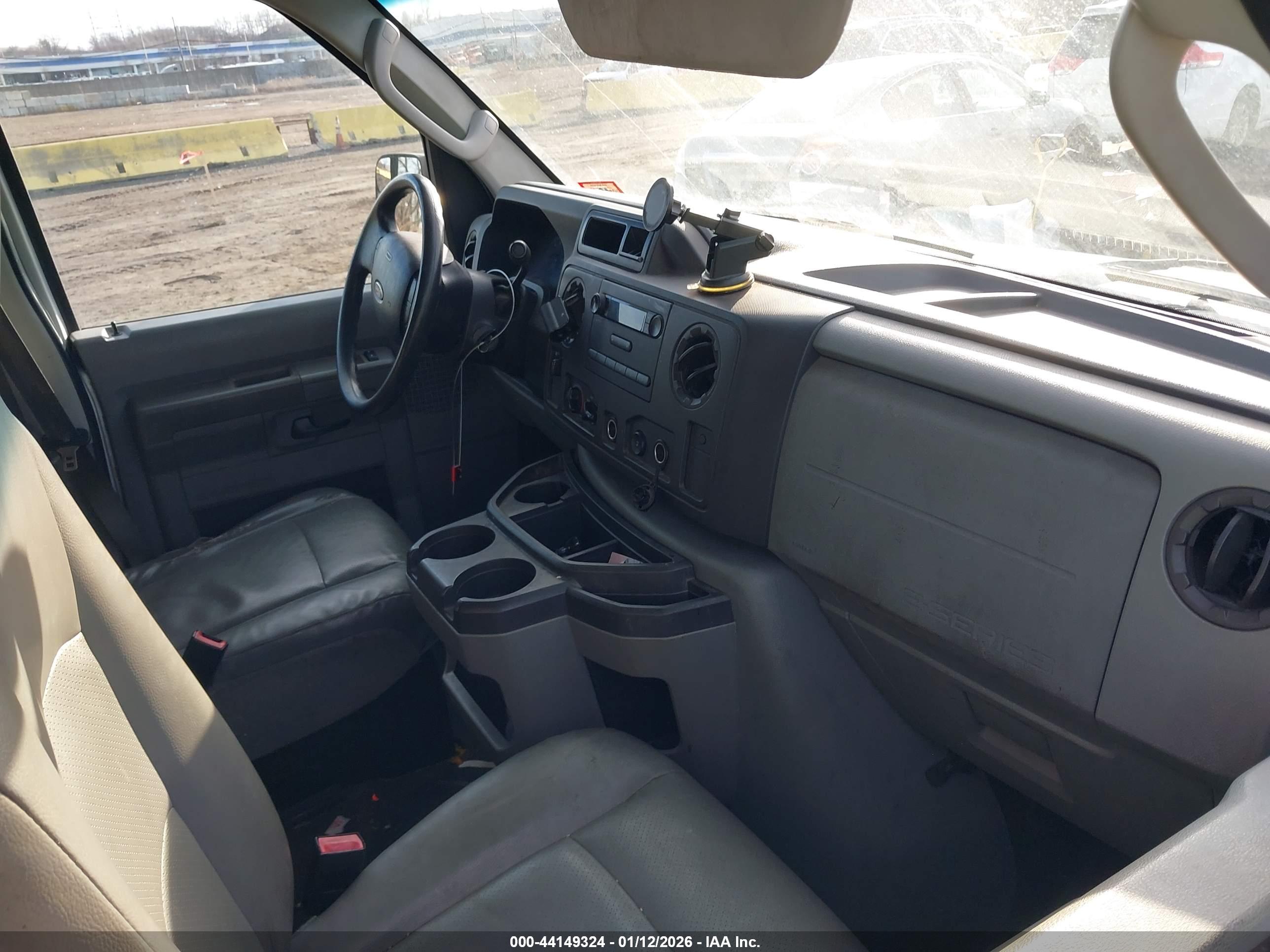 FORD E-250 image 5