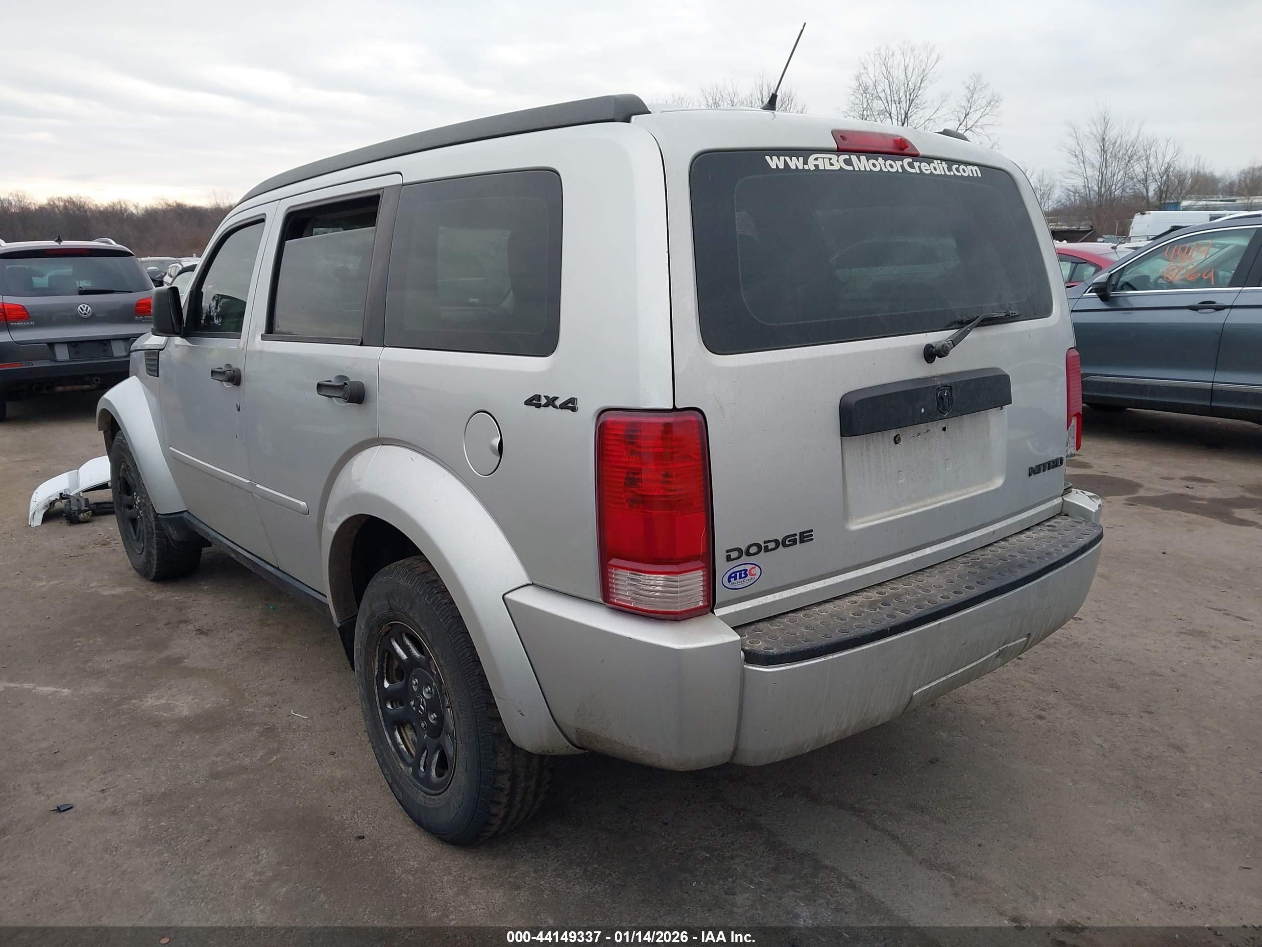 DODGE NITRO image 3