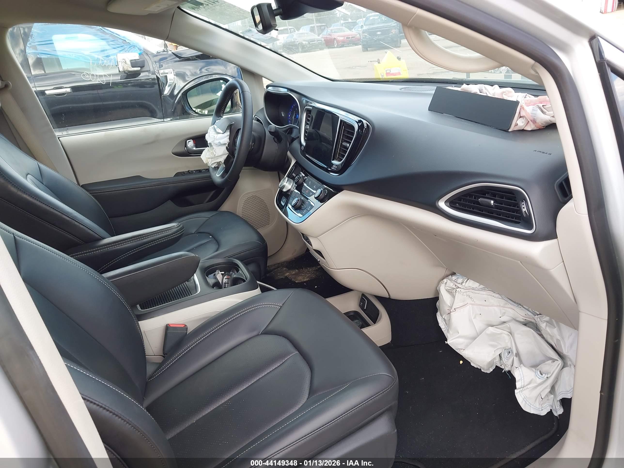 CHRYSLER PACIFICA image 5