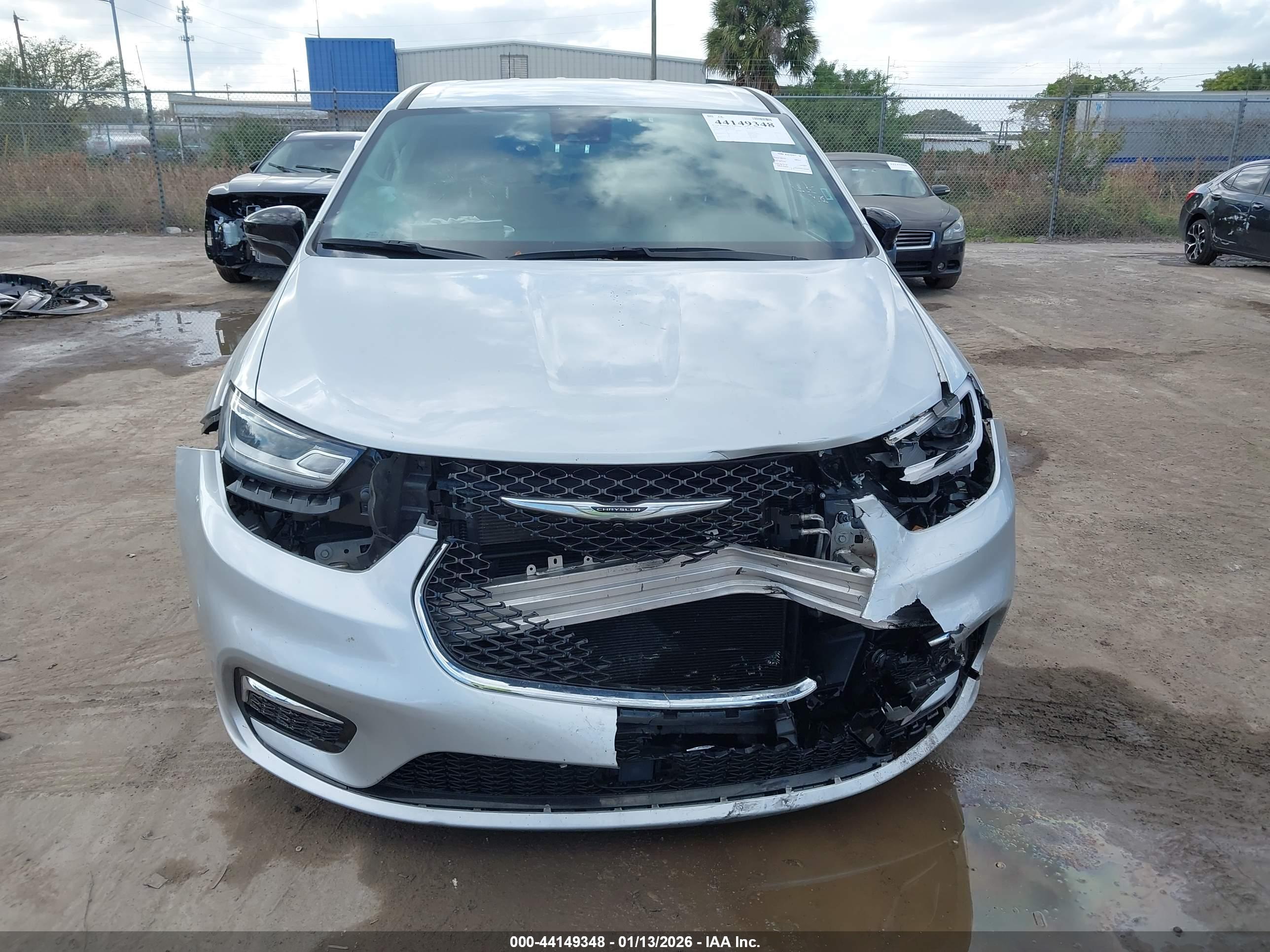 CHRYSLER PACIFICA image 6