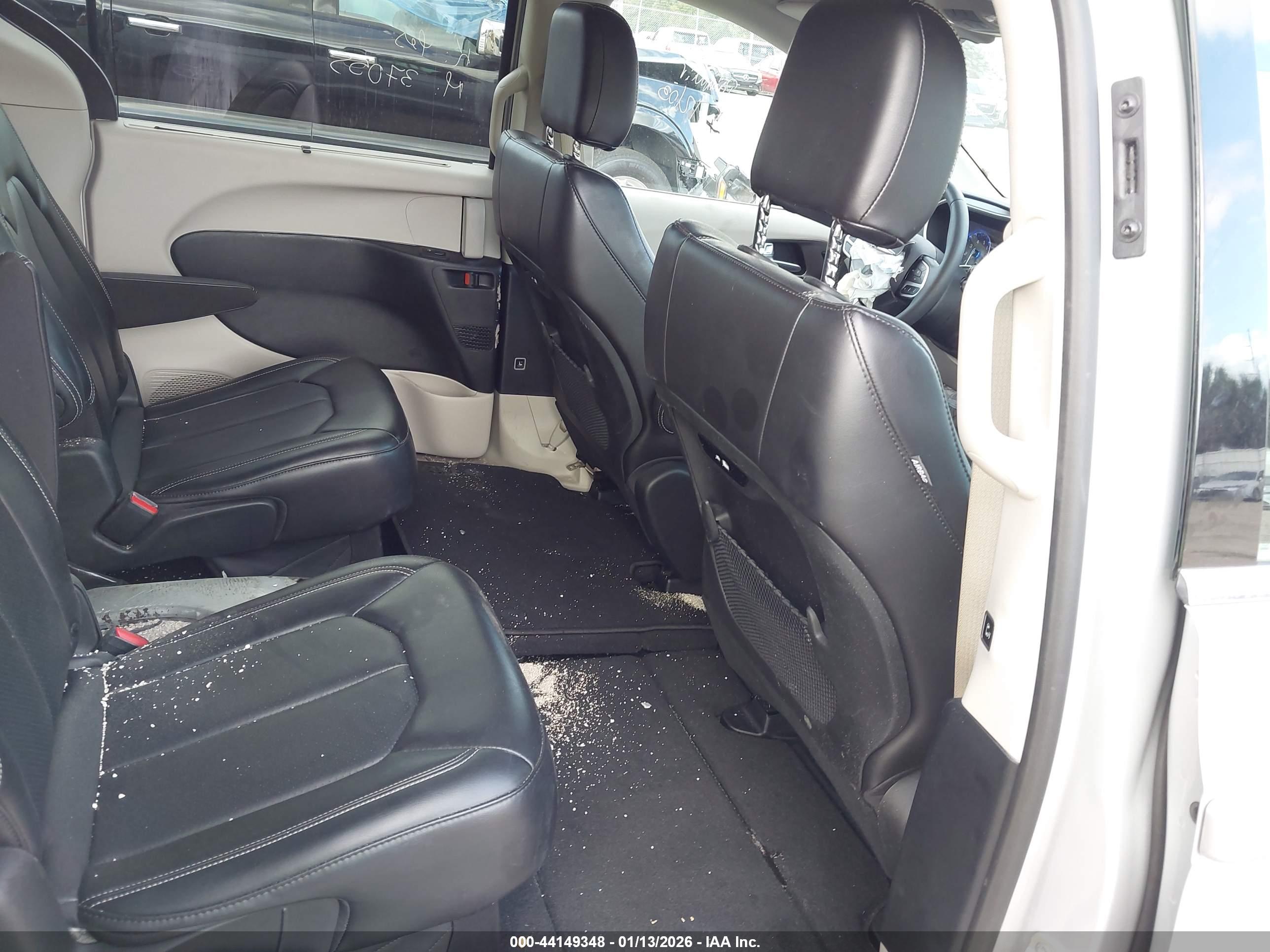 CHRYSLER PACIFICA image 8