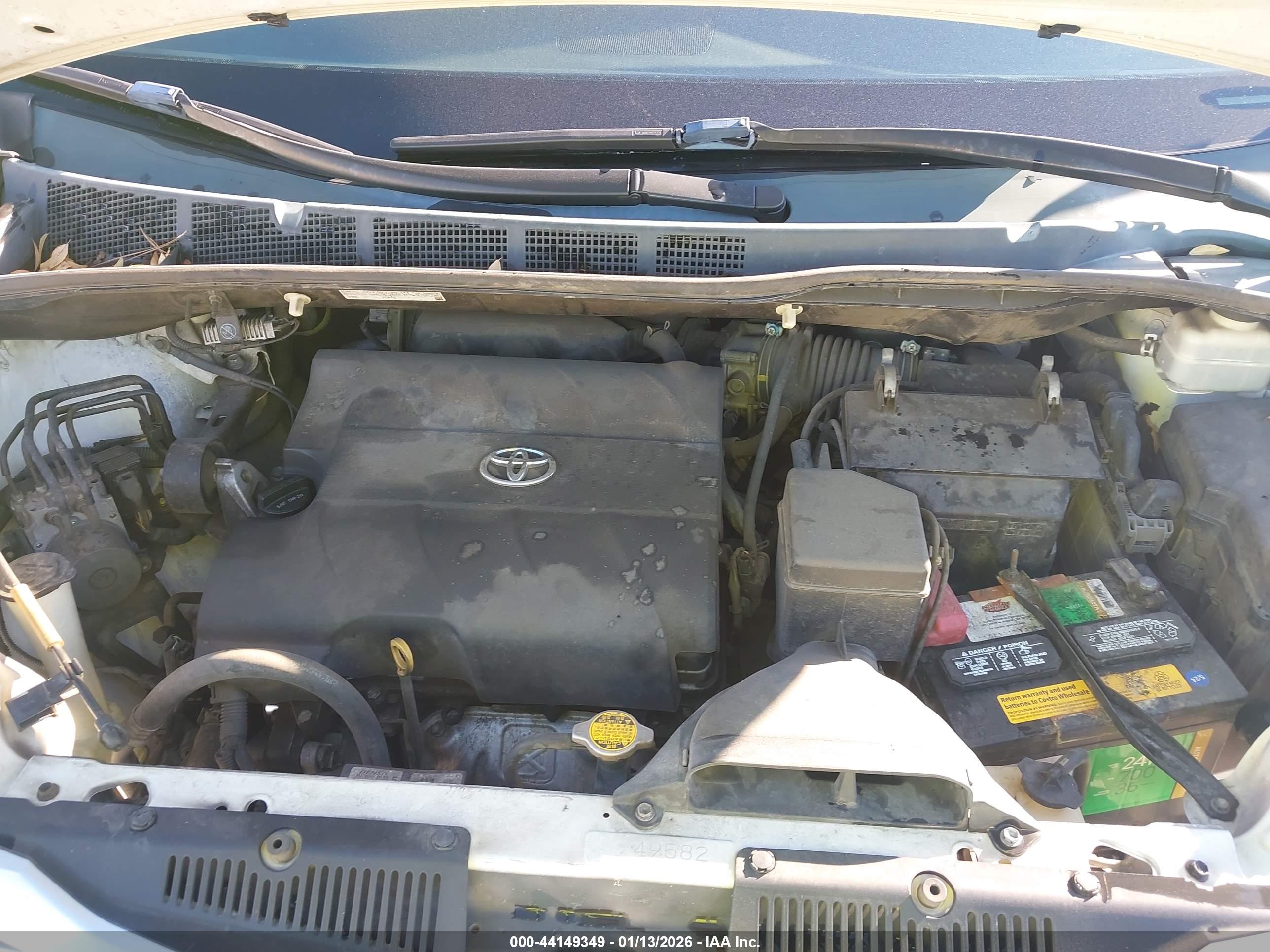 TOYOTA SIENNA image 10