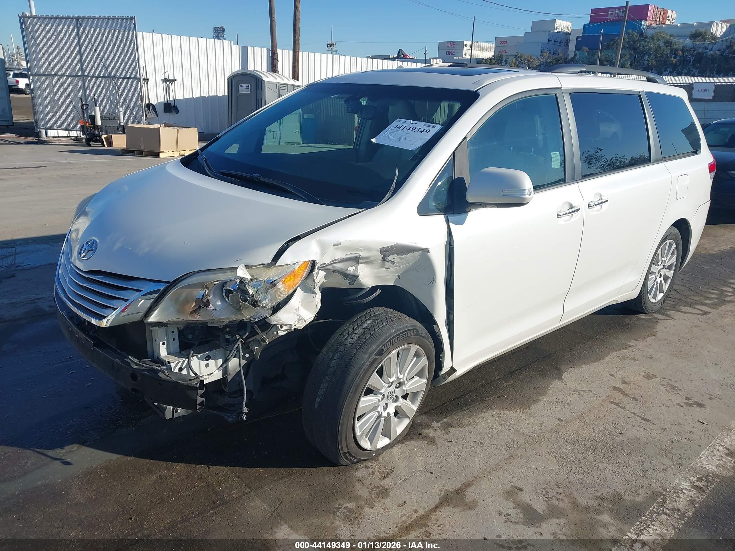 TOYOTA SIENNA image 2