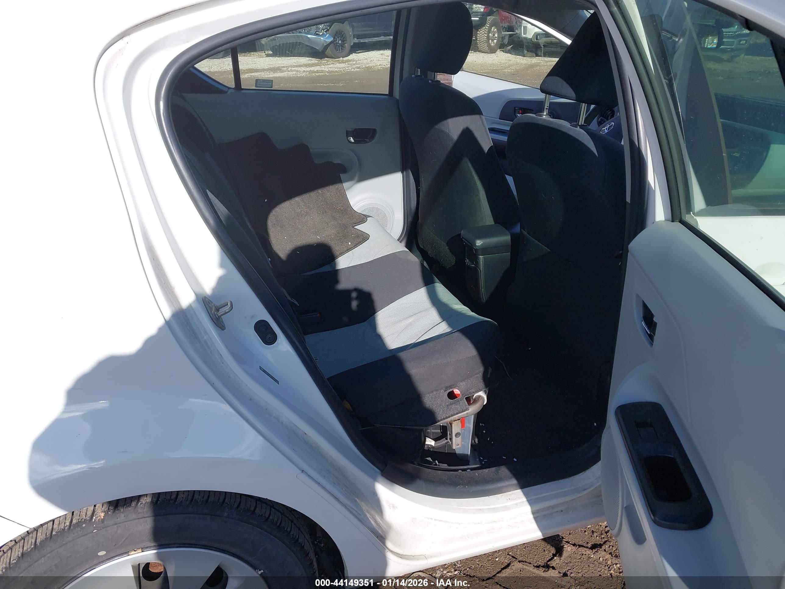 TOYOTA PRIUS image 8