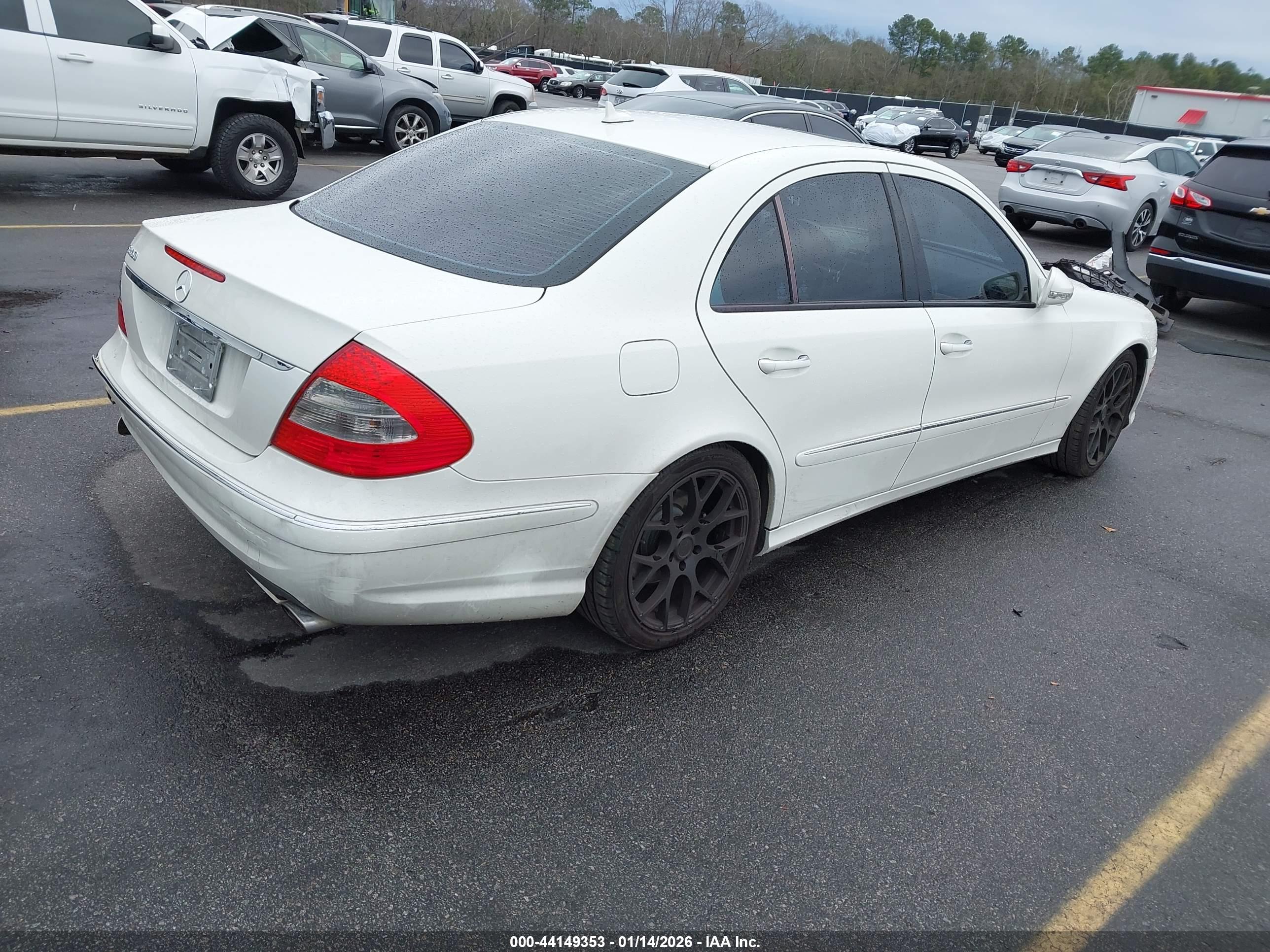 MERCEDES-BENZ E image 4
