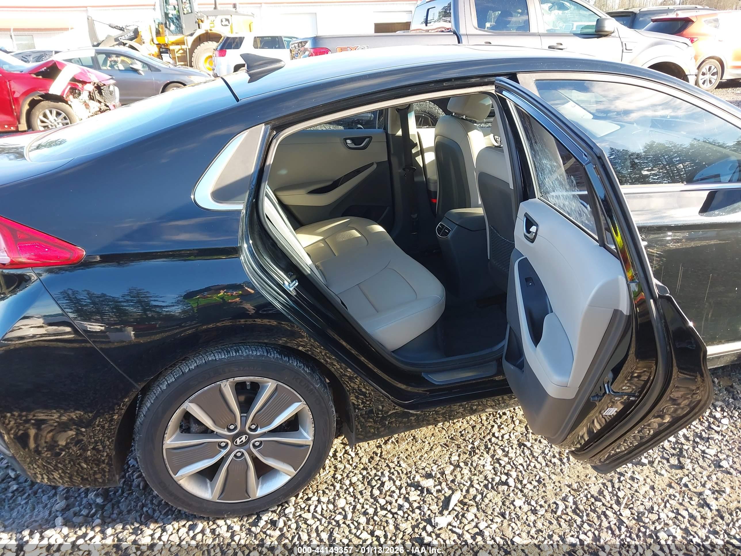 HYUNDAI IONIQ image 8