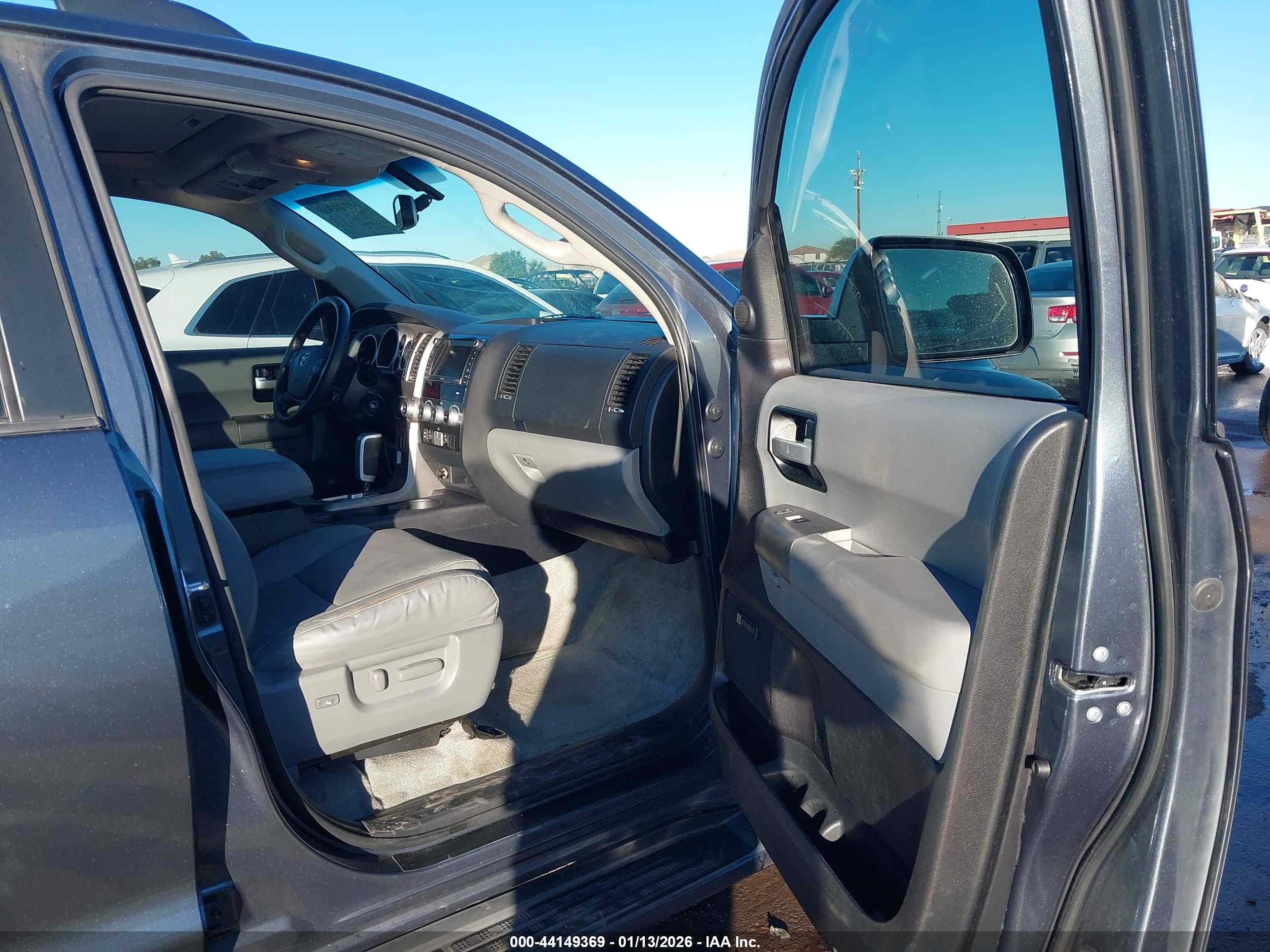 TOYOTA SEQUOIA image 5