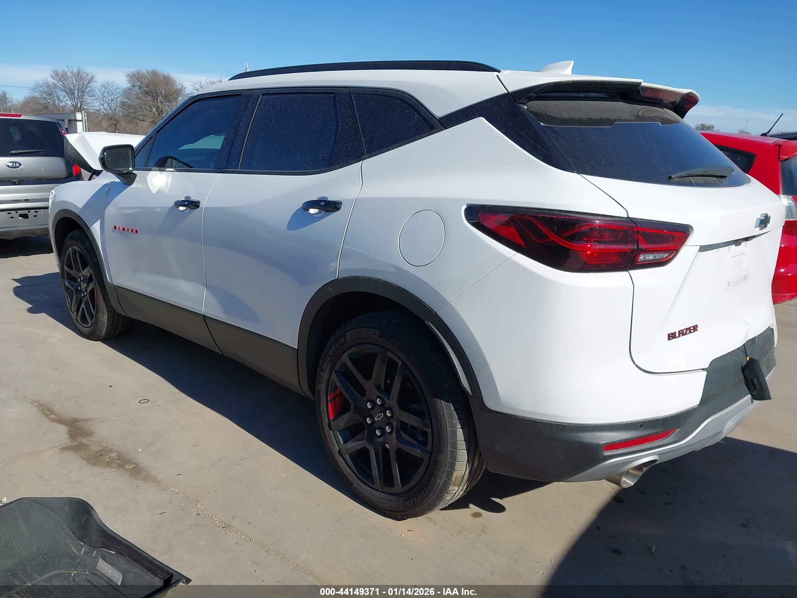 CHEVROLET BLAZER image 3