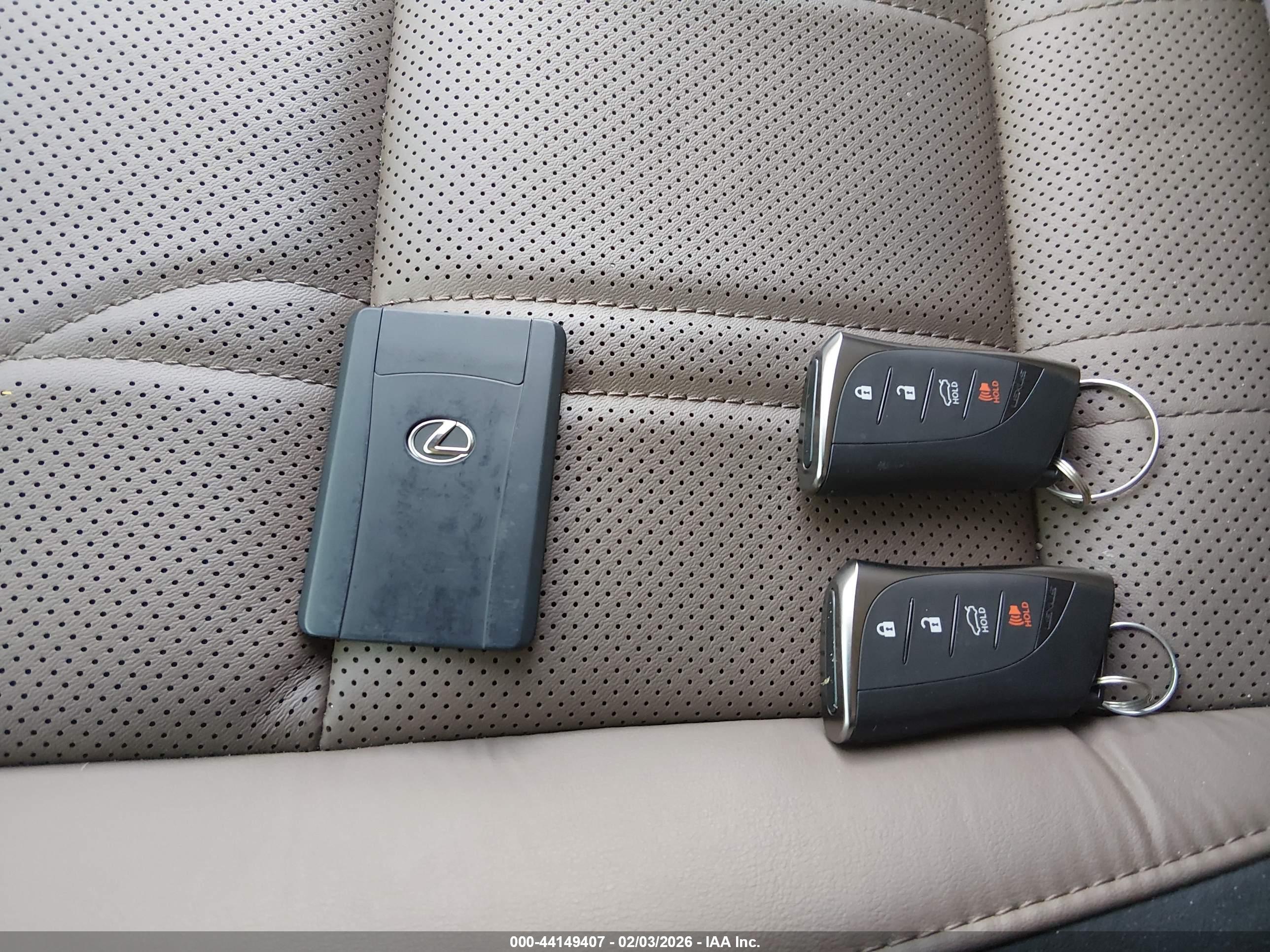 LEXUS ES image 11