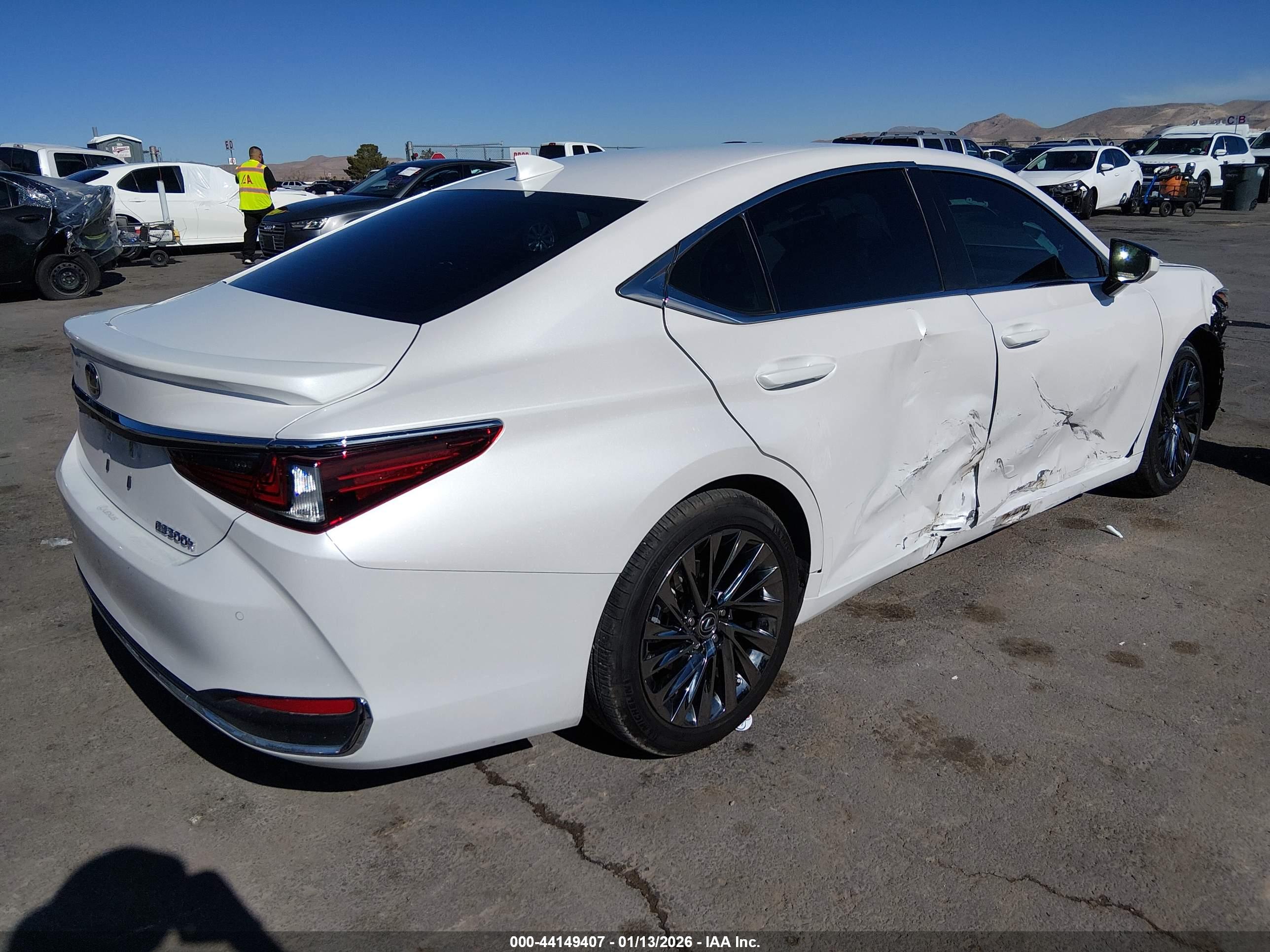 LEXUS ES image 4