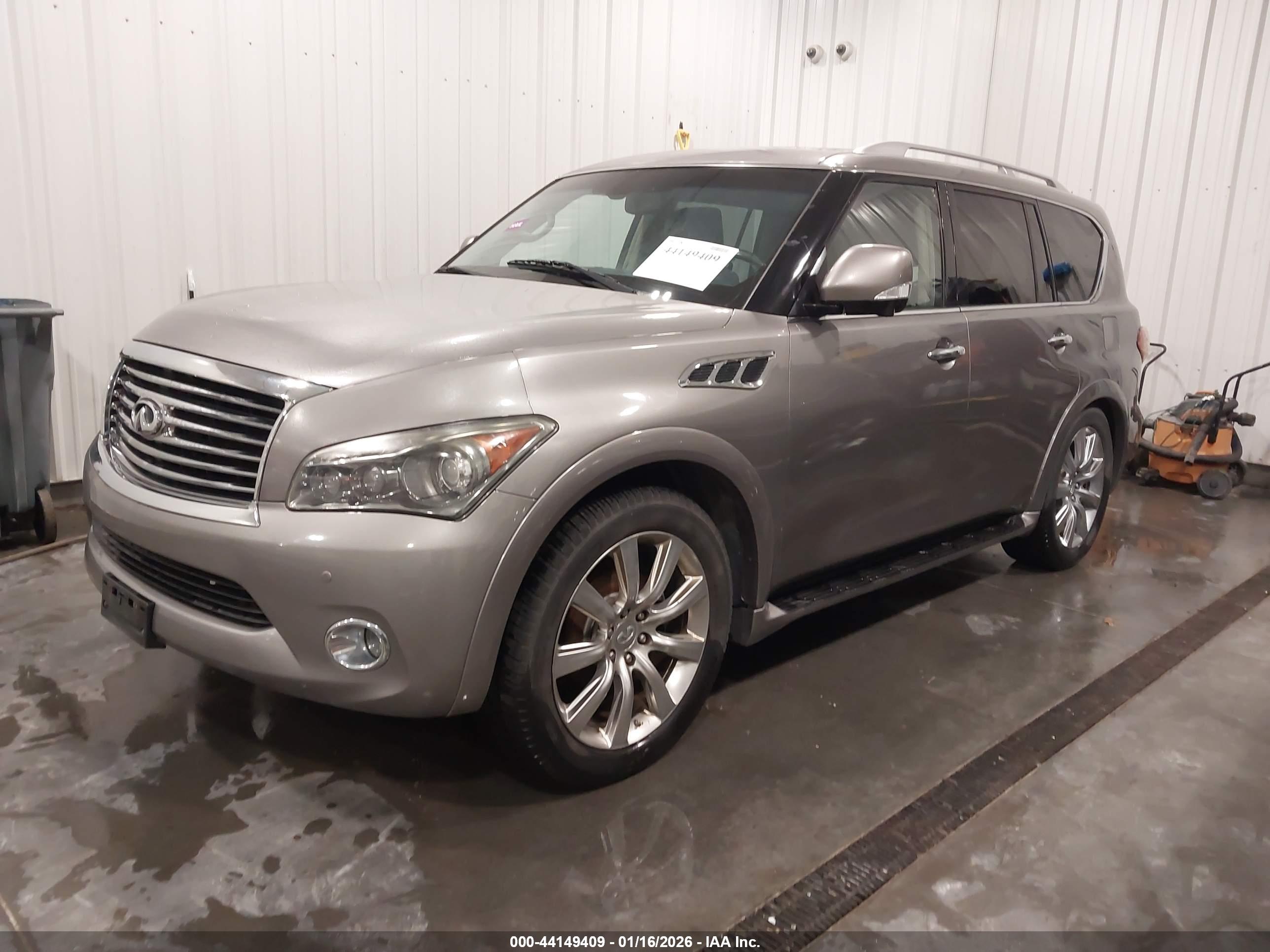 INFINITI QX56 image 2