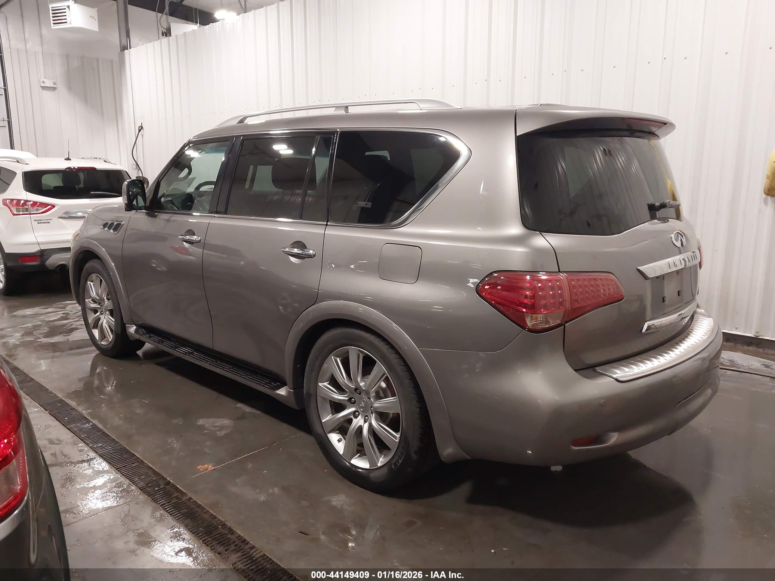 INFINITI QX56 image 3