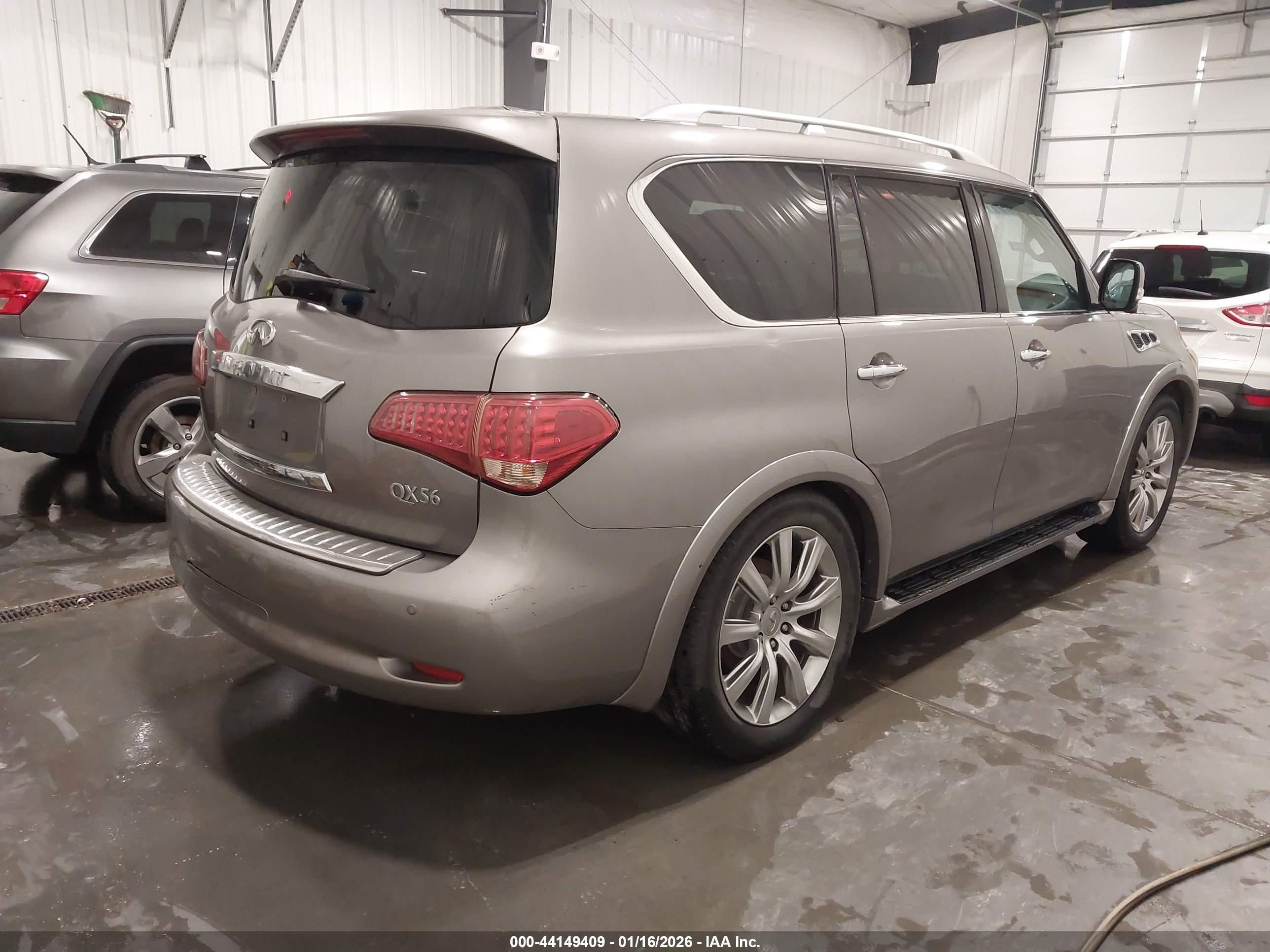 INFINITI QX56 image 4