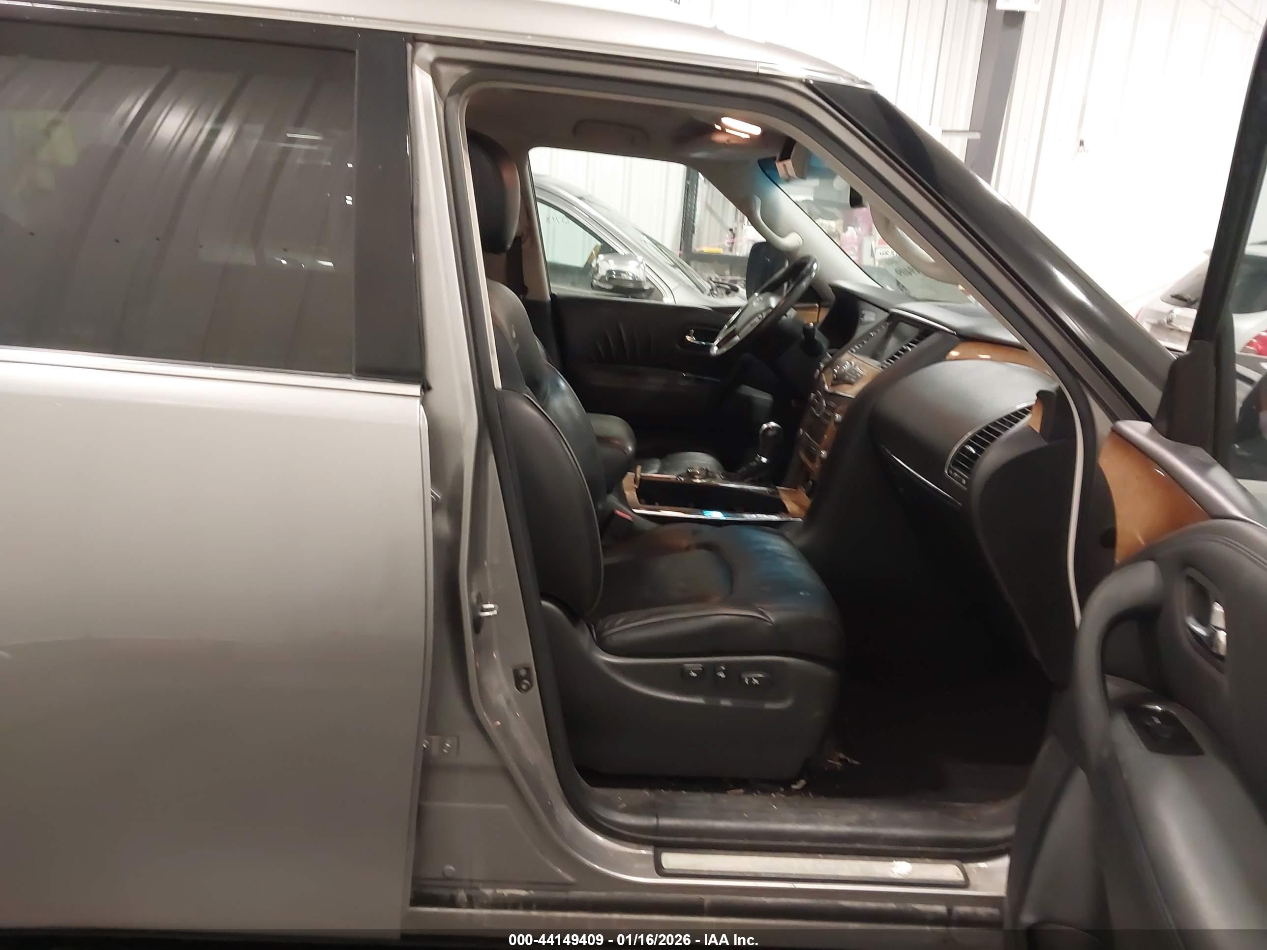 INFINITI QX56 image 5
