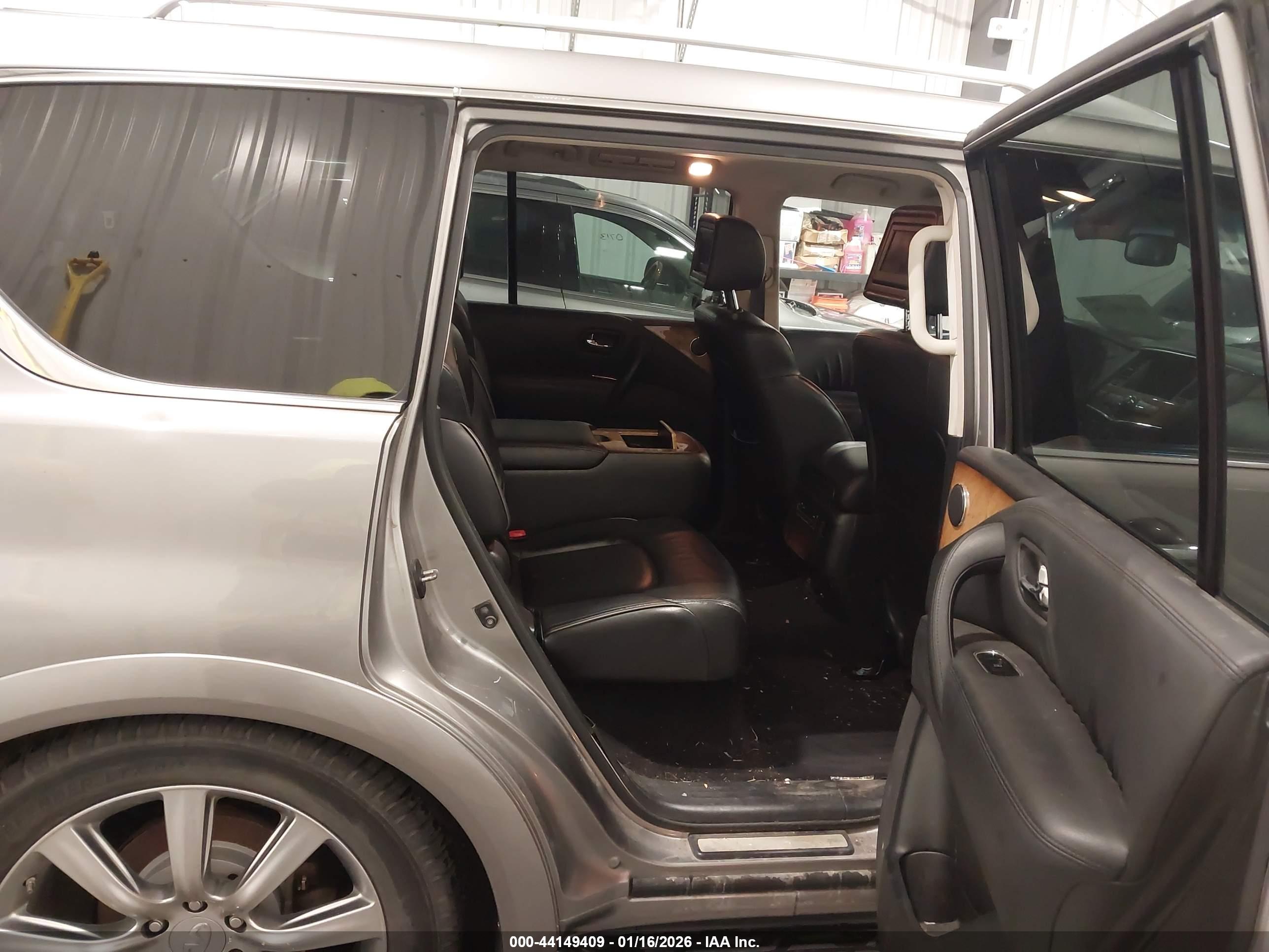 INFINITI QX56 image 8