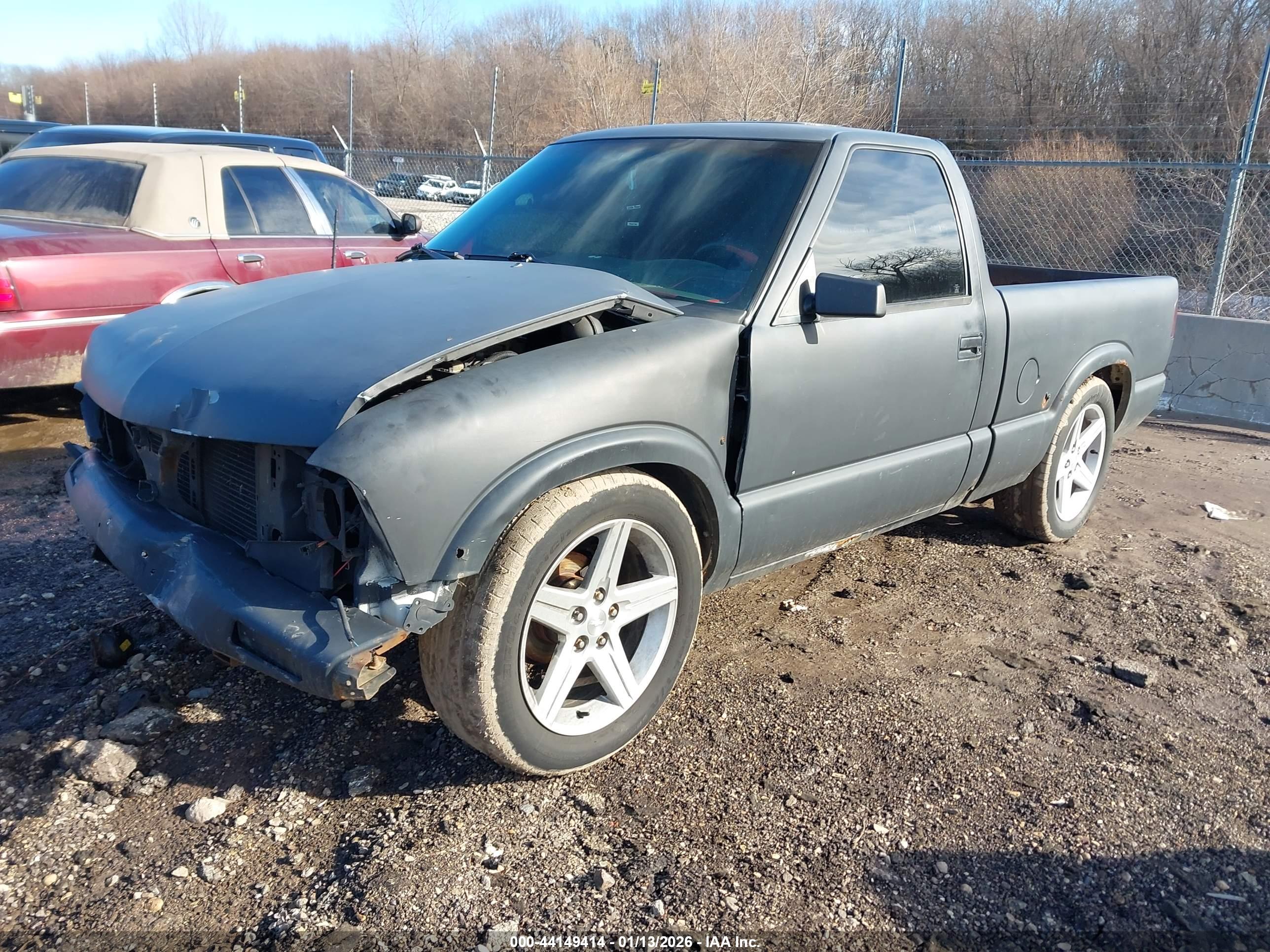 CHEVROLET S image 2