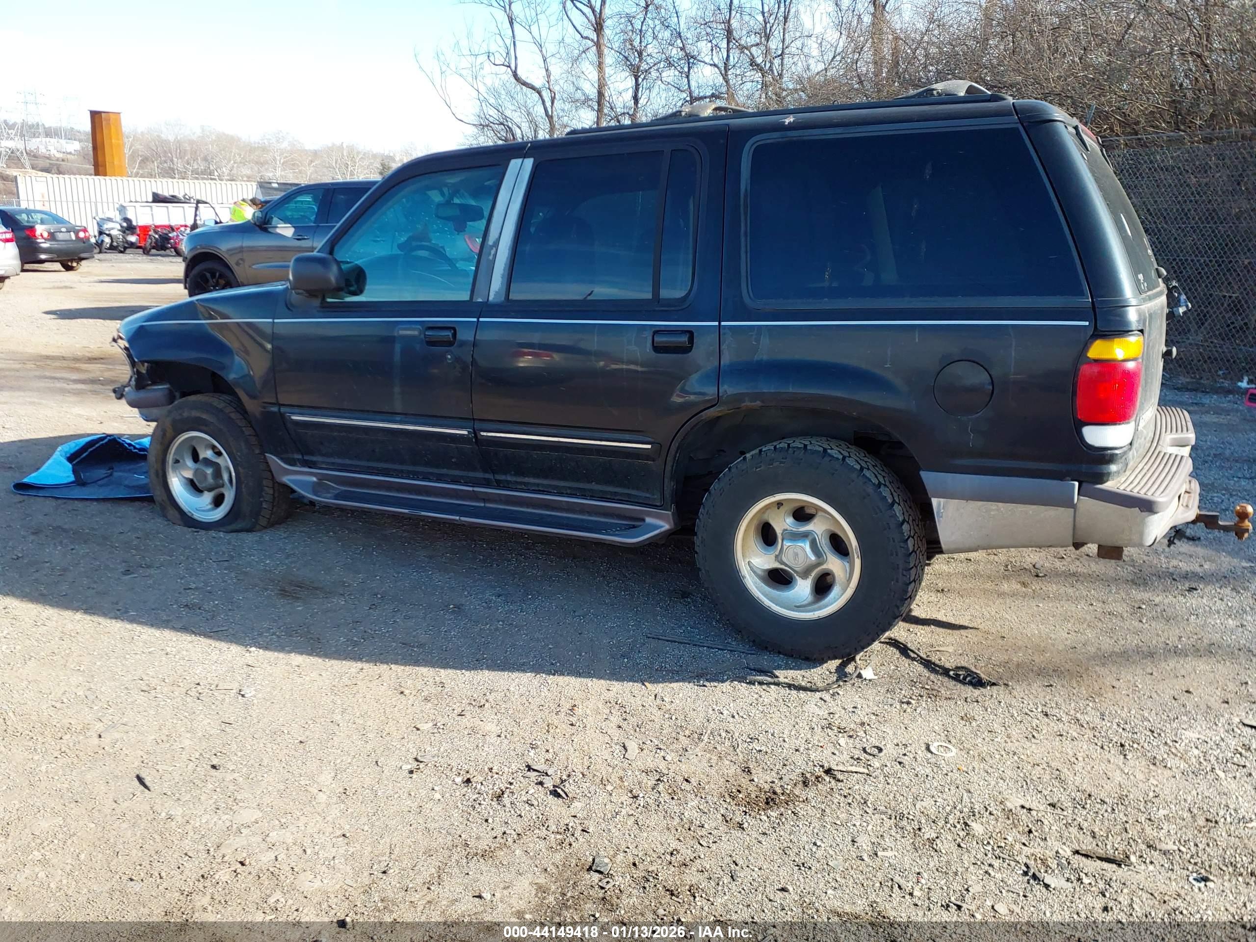 FORD EXPLORER image 3