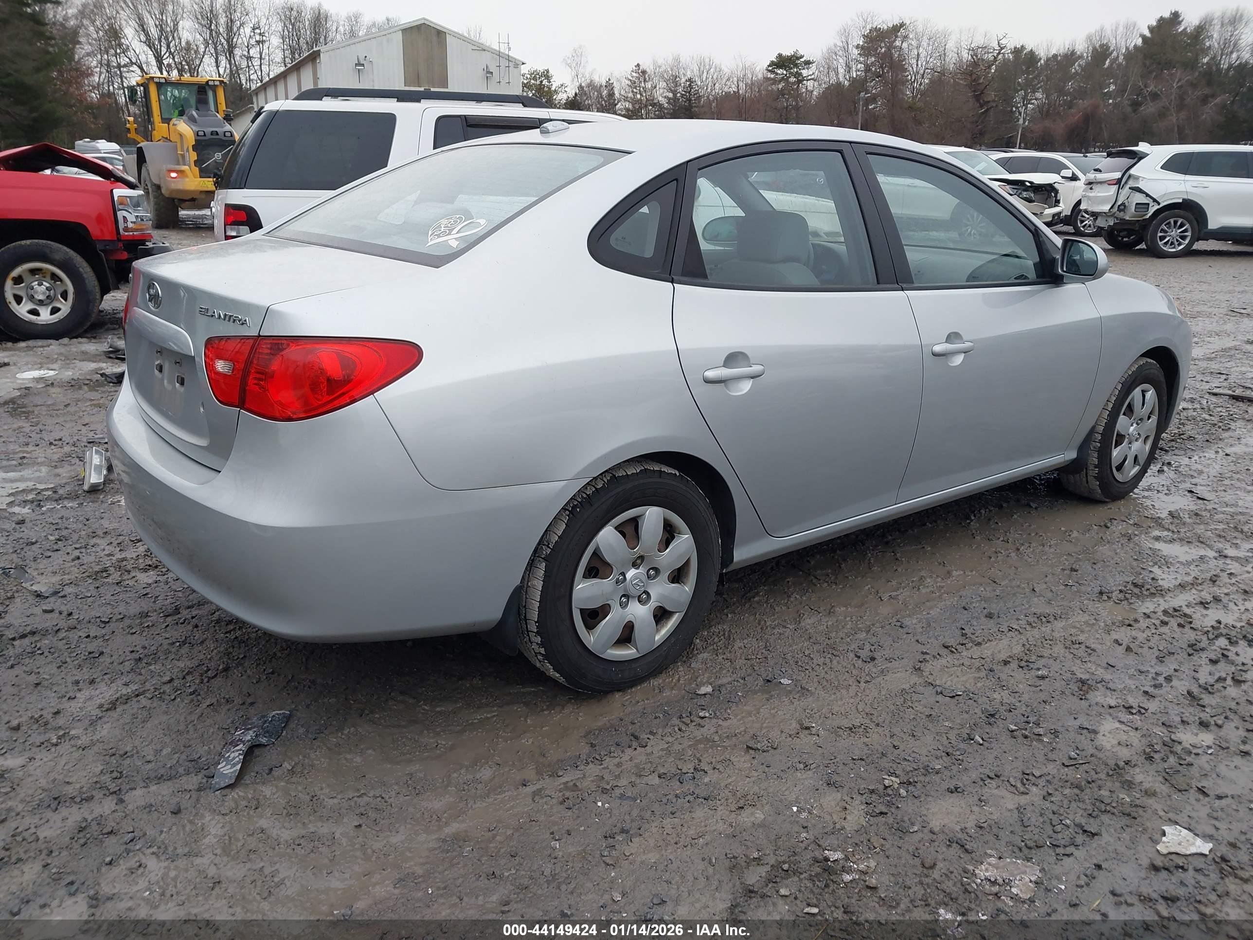 HYUNDAI ELANTRA image 4