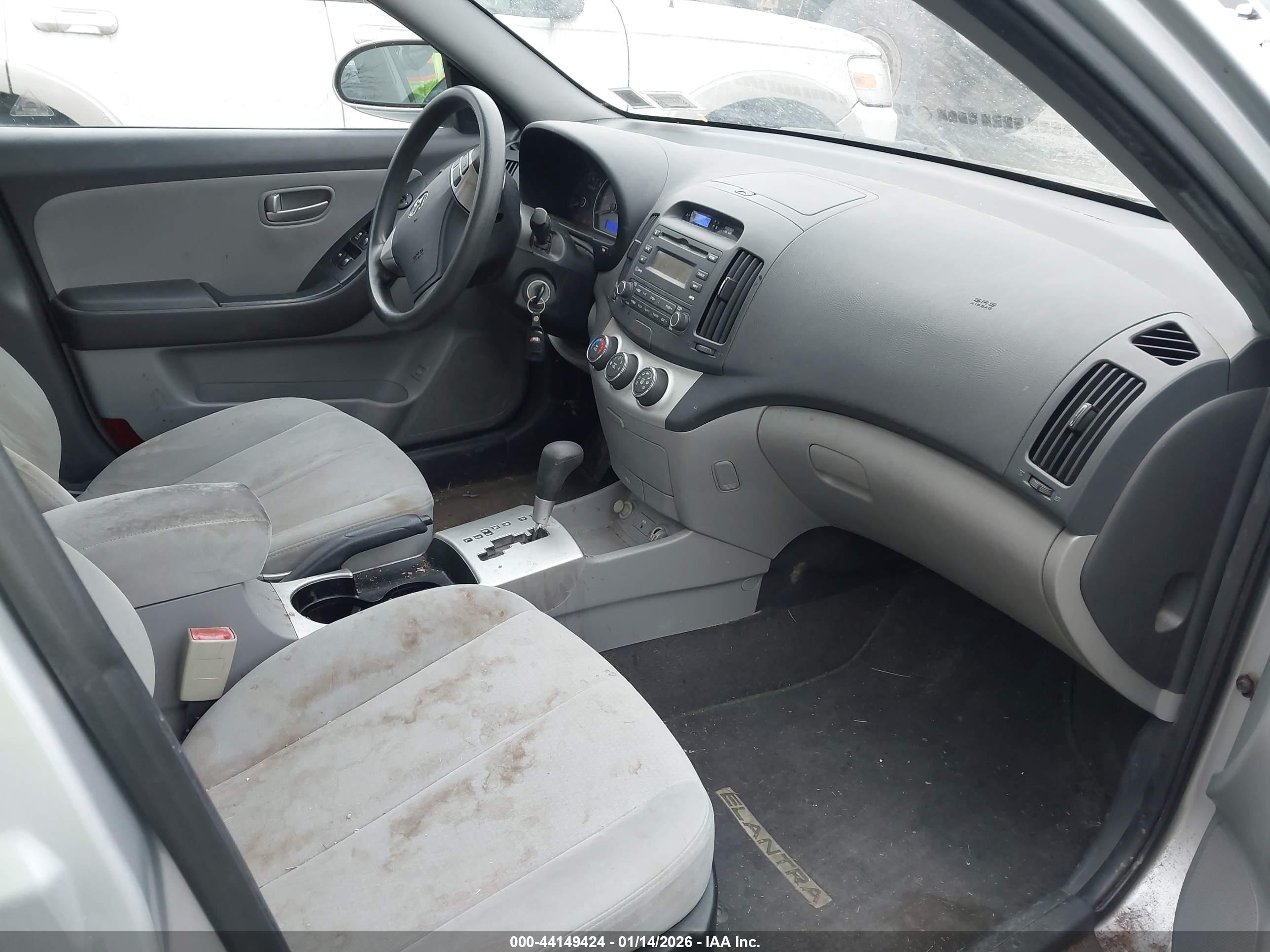 HYUNDAI ELANTRA image 5
