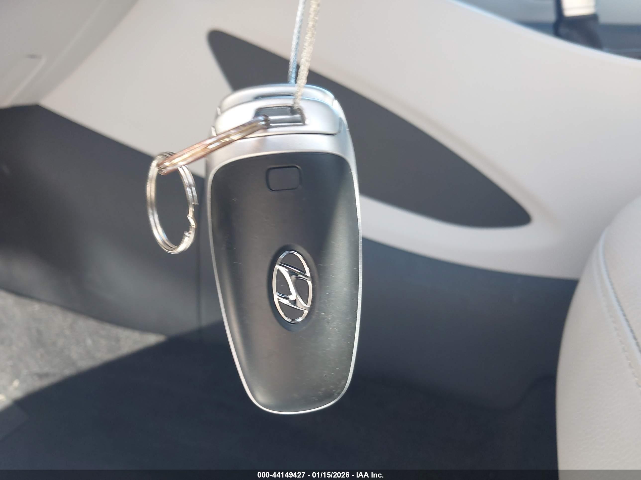 HYUNDAI TUCSON image 11