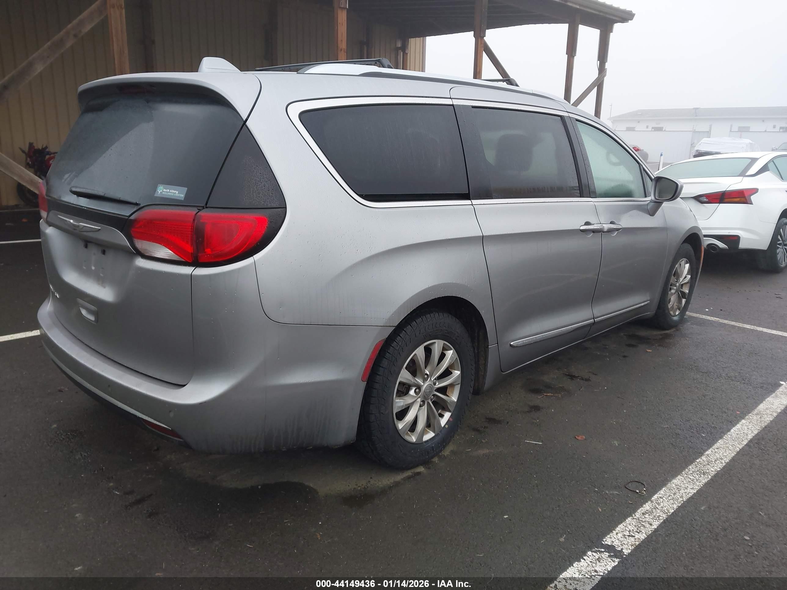 CHRYSLER PACIFICA image 4
